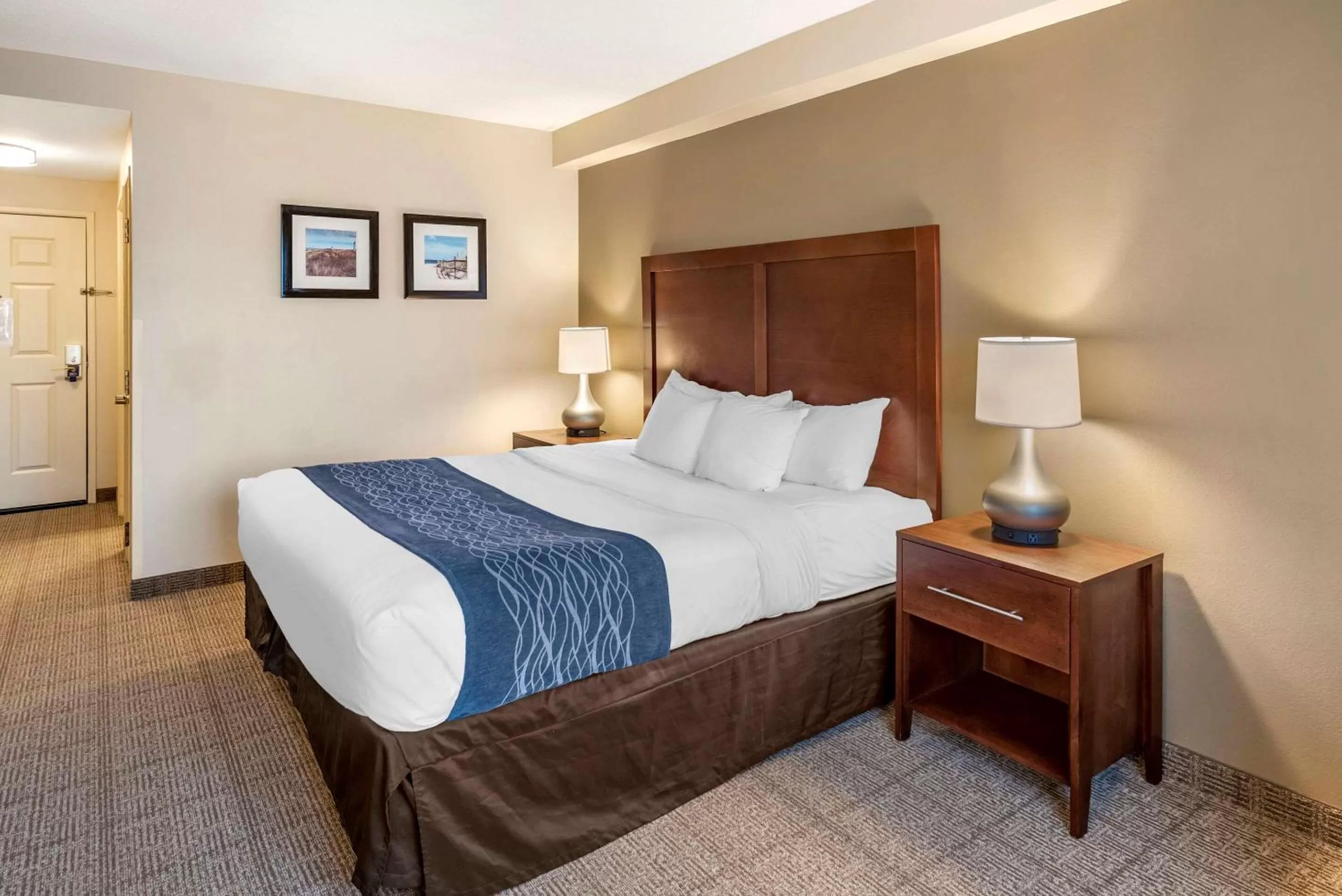Photo of the whole room, Bed in Comfort Inn & Suites Virginia Beach - Norfolk Airport