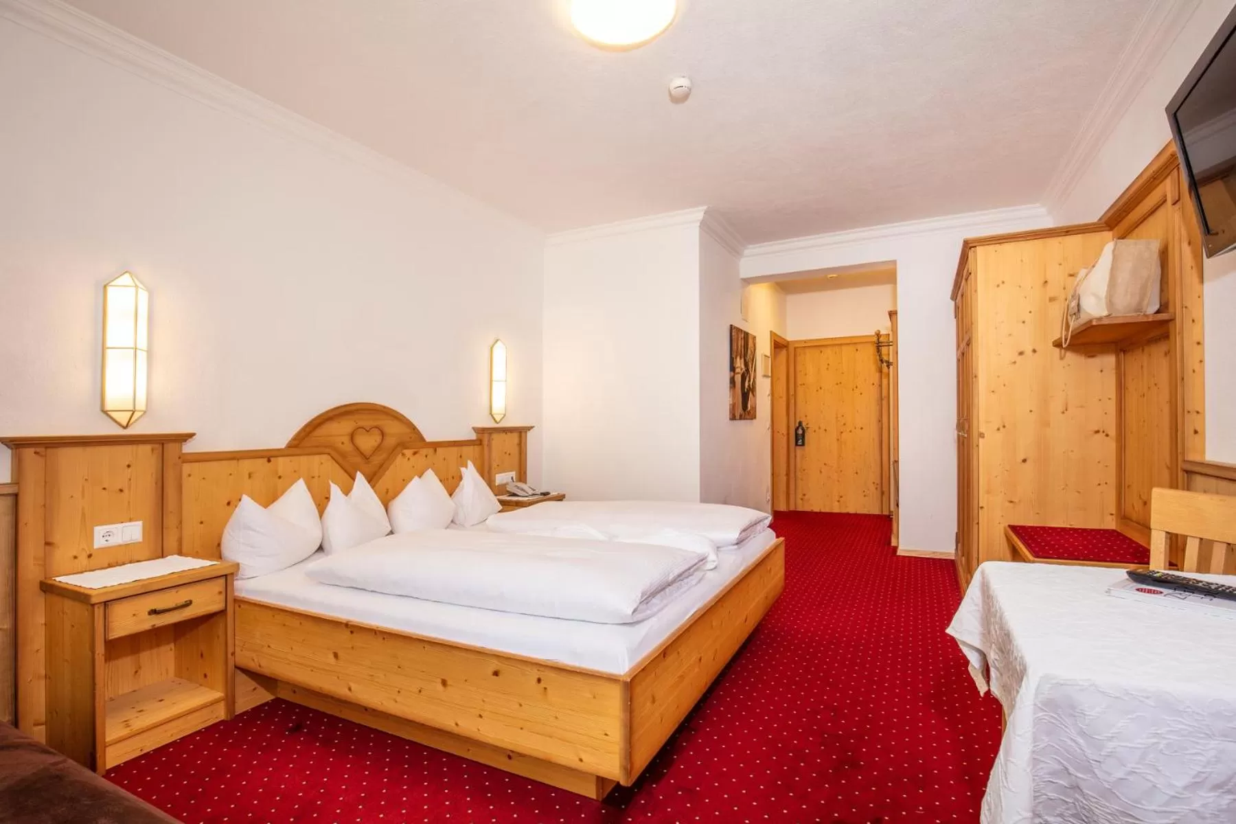 Photo of the whole room, Bed in Hotel Serles