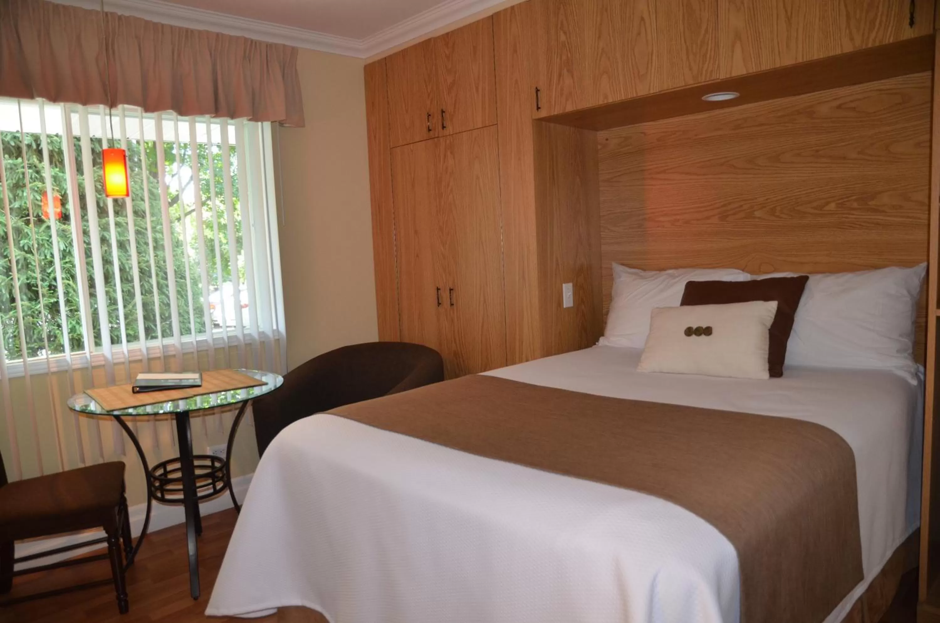 Dining area, Bed in Motel Derfal