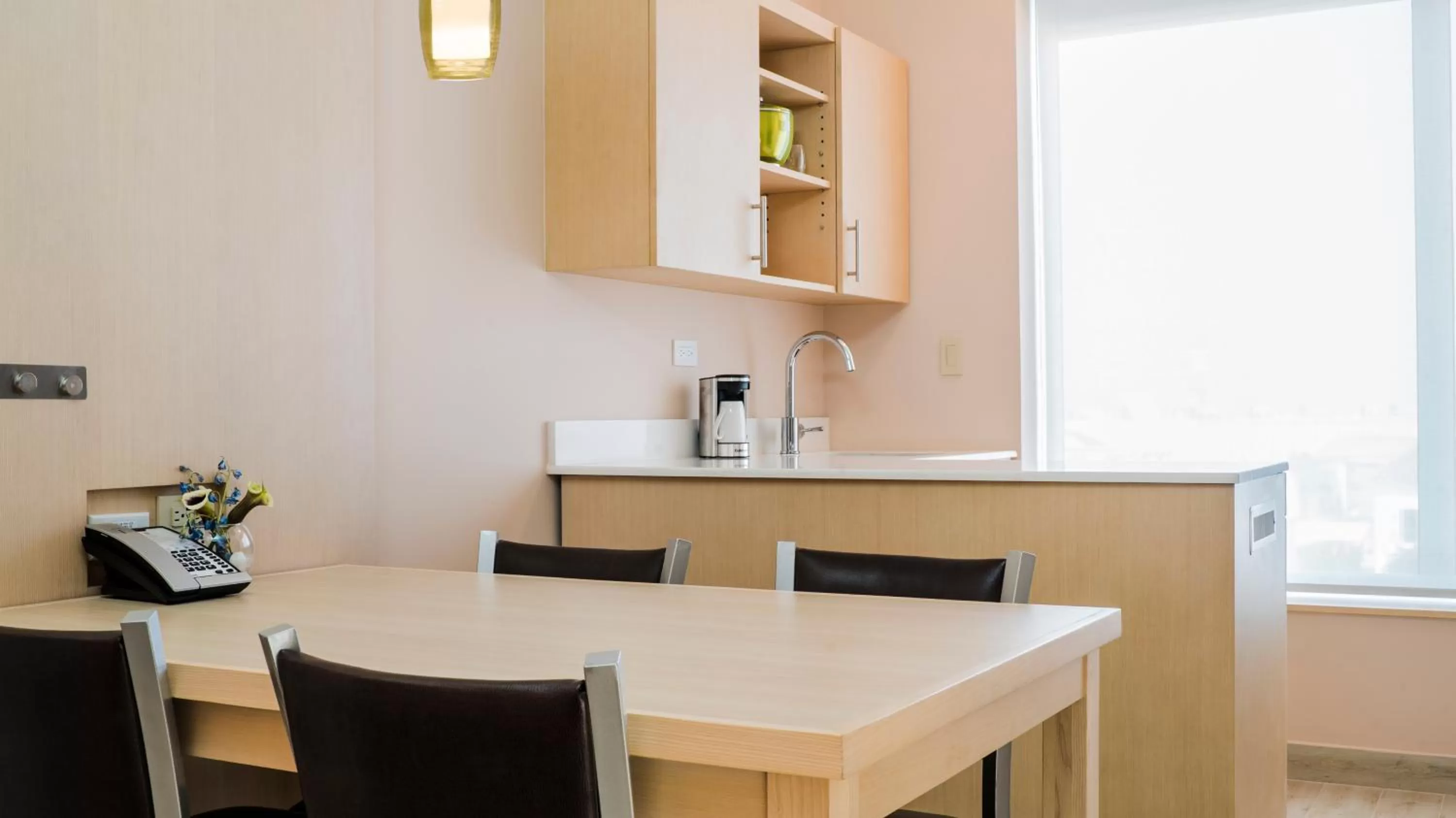 Dining area in Hyatt Place Managua