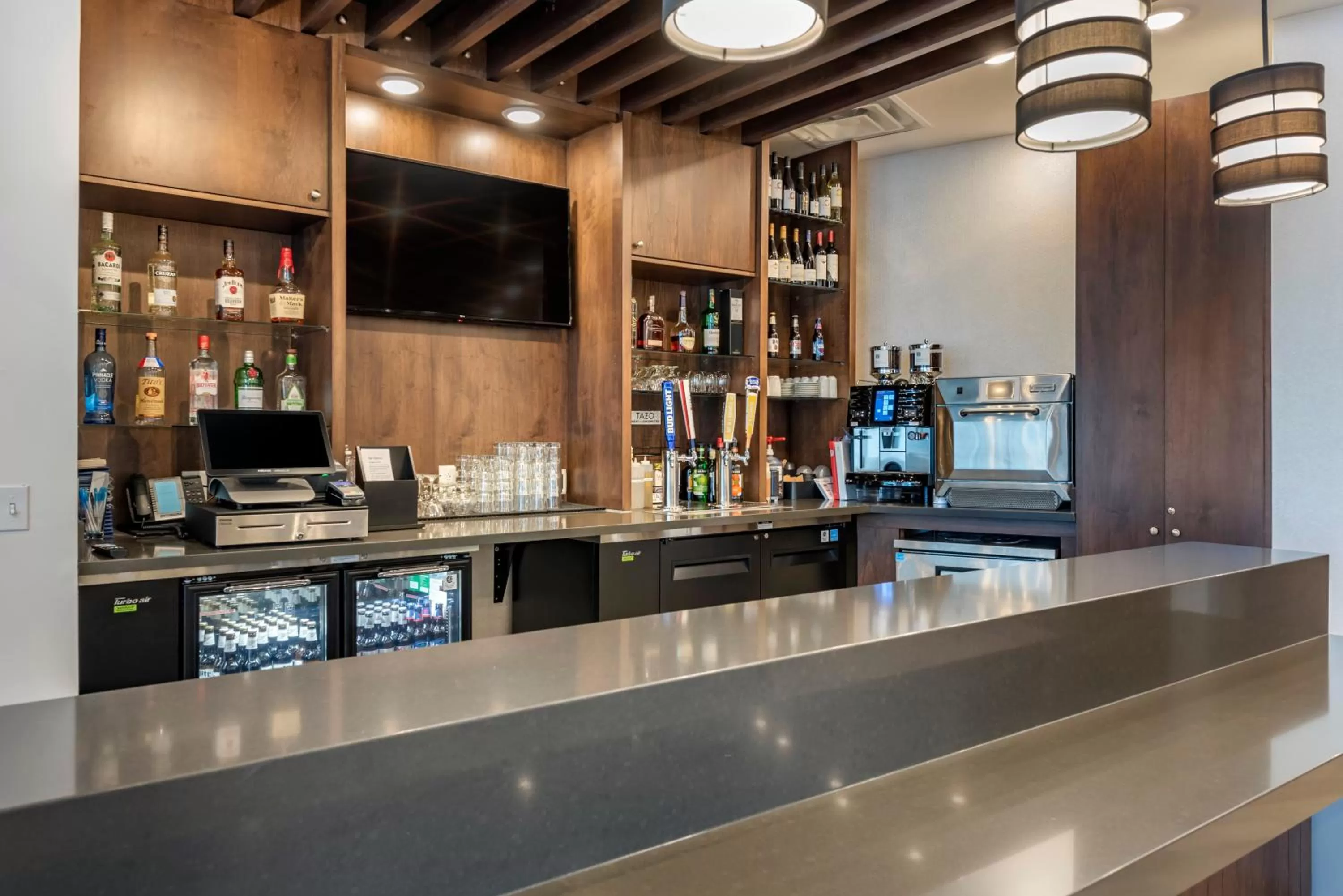 Lounge or bar in Hyatt Place Indianapolis Carmel