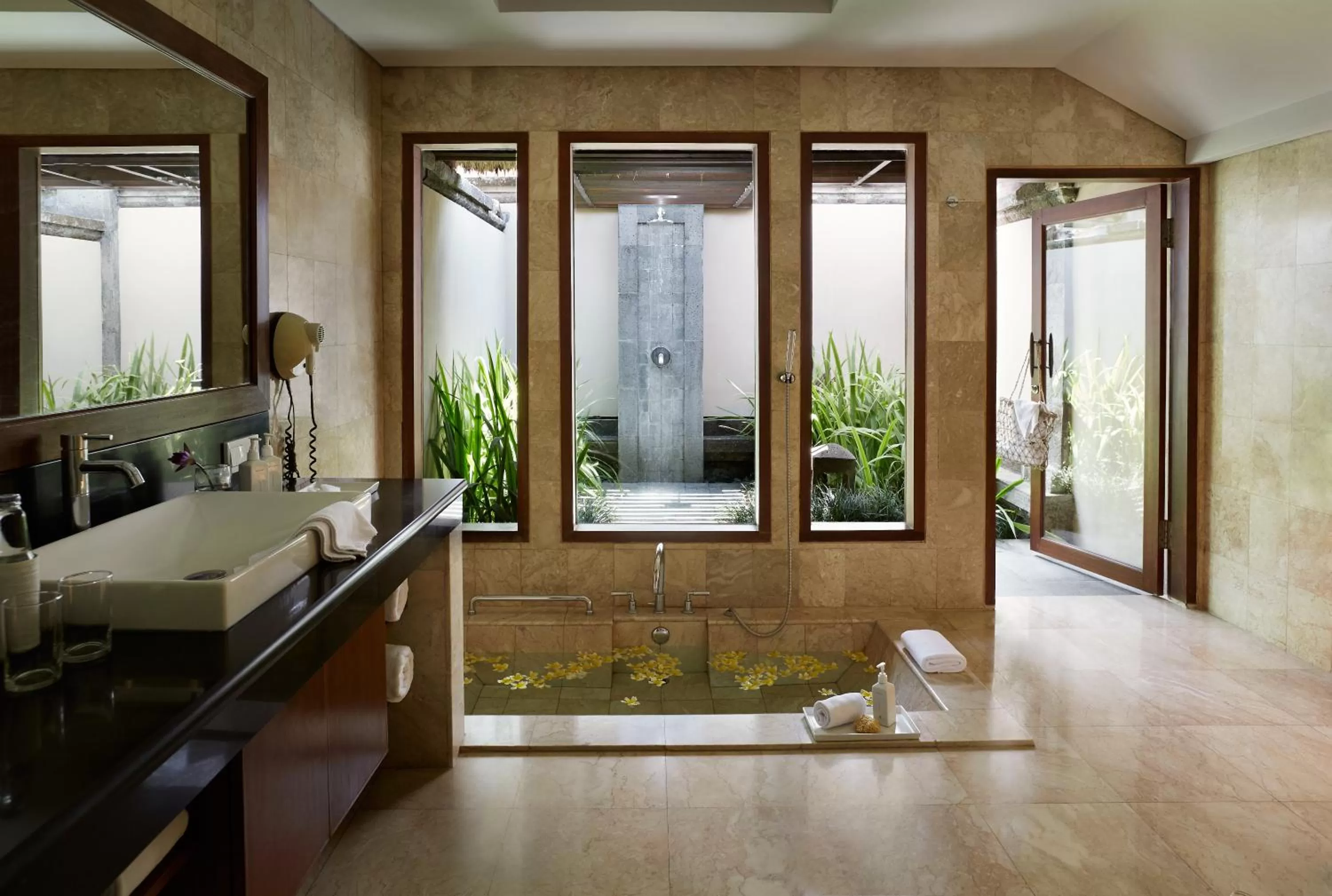 Shower in Kamandalu Ubud