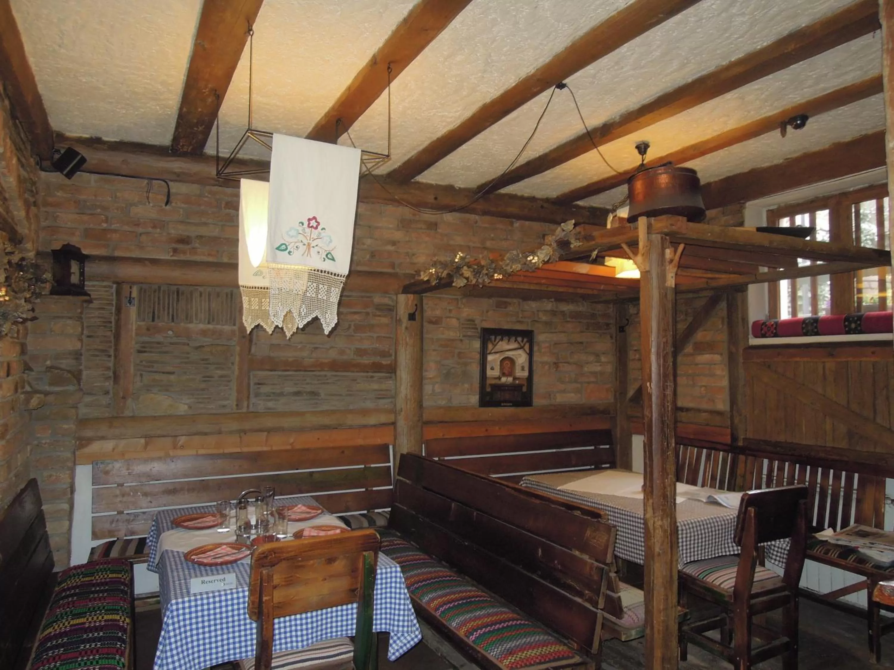 Restaurant/places to eat in Hotel Sucevic Garni