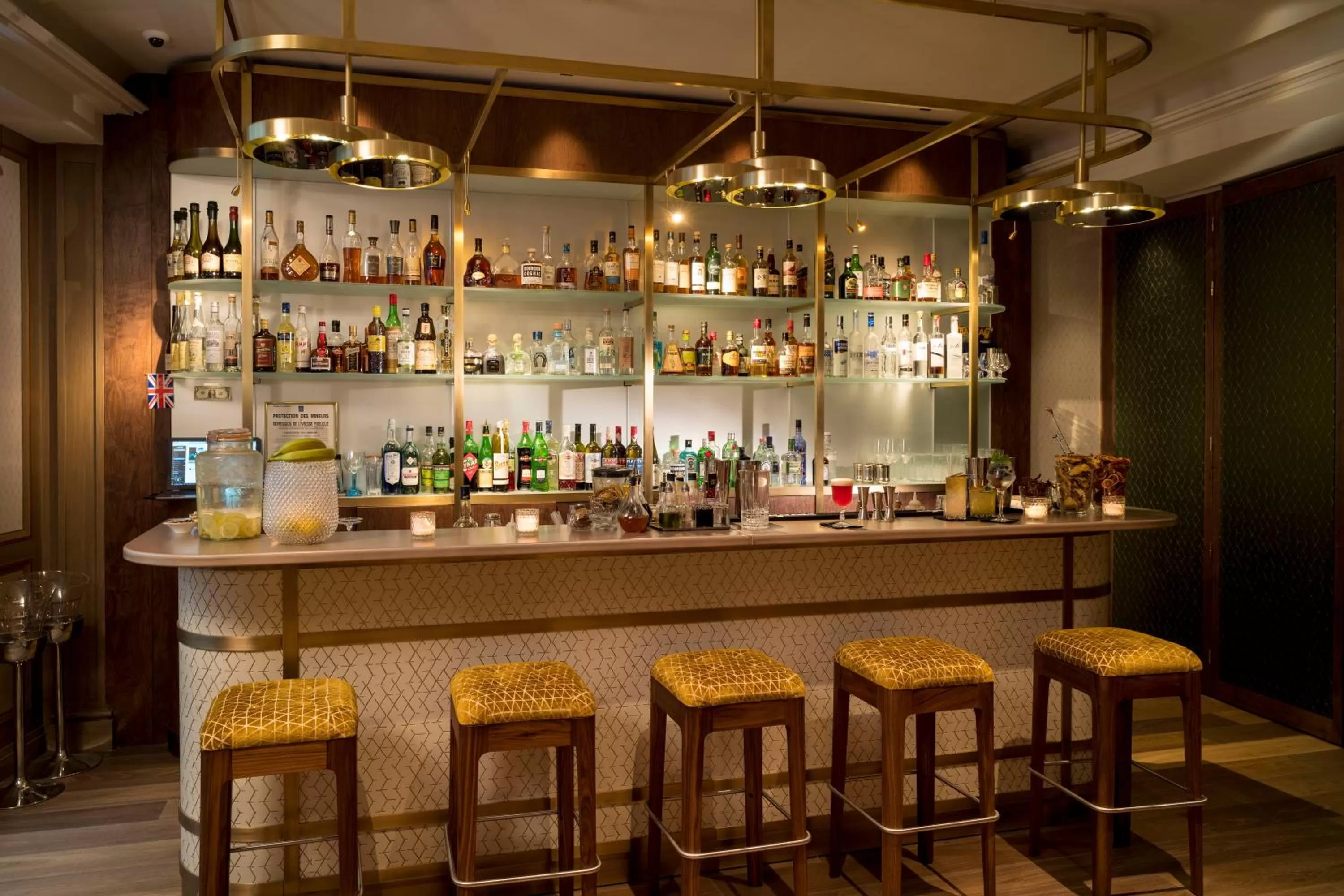 Lounge or bar in Rochester Champs Elysees