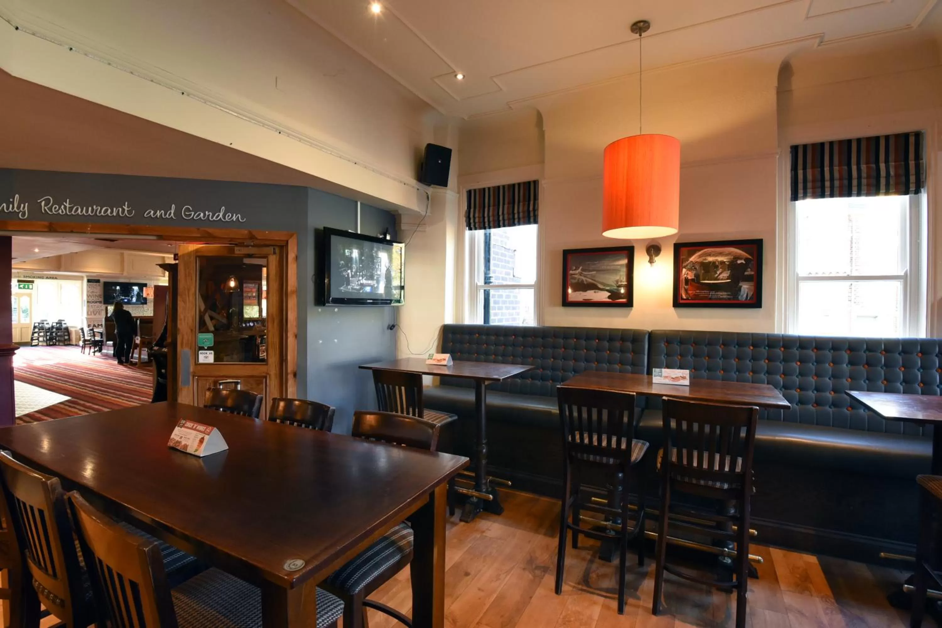 Restaurant/places to eat in Oaklands by Greene King Inns