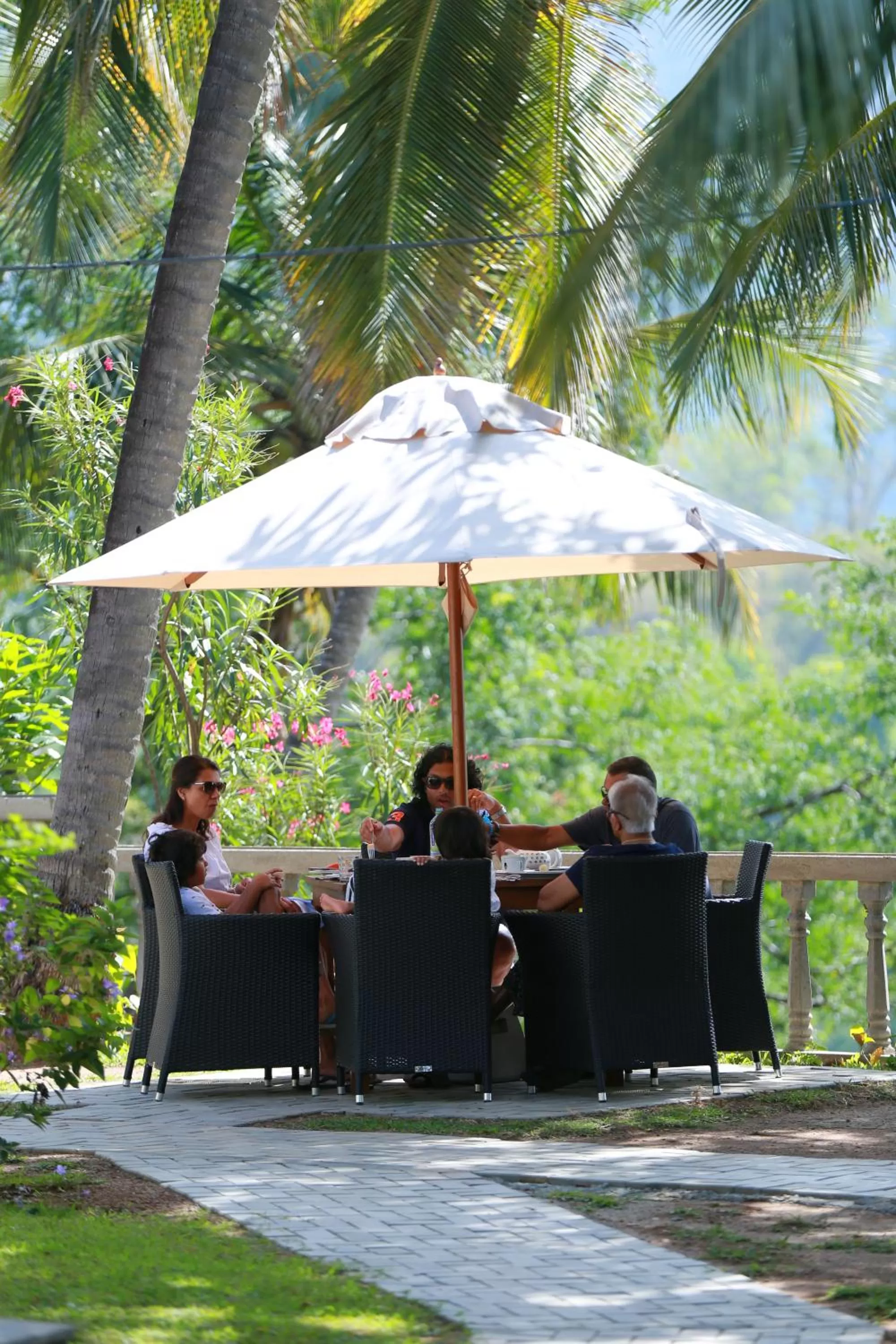 Restaurant/places to eat in Ella Planters Bungalow