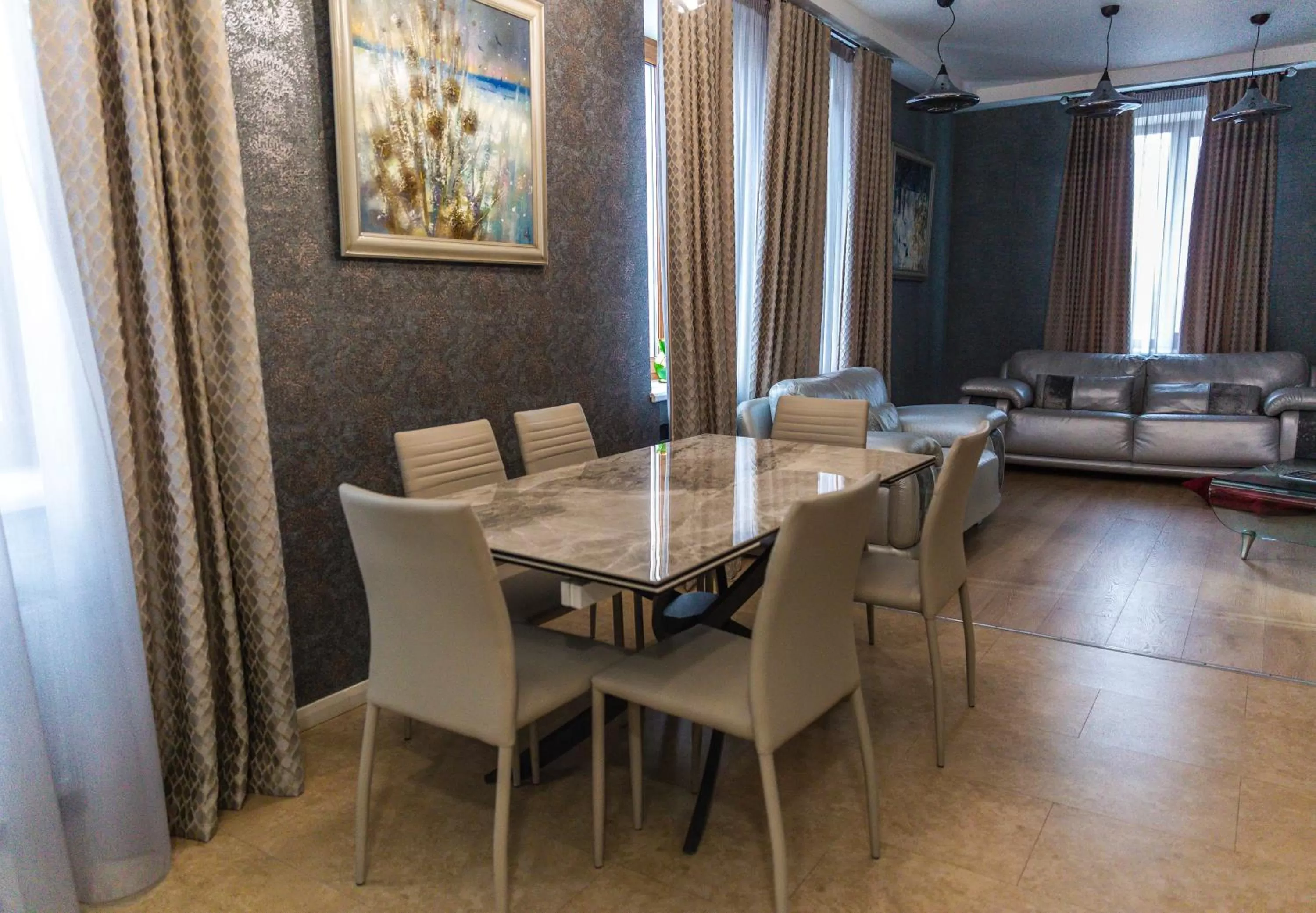 Communal lounge/ TV room in Hotel "Mandarin Clubhouse"