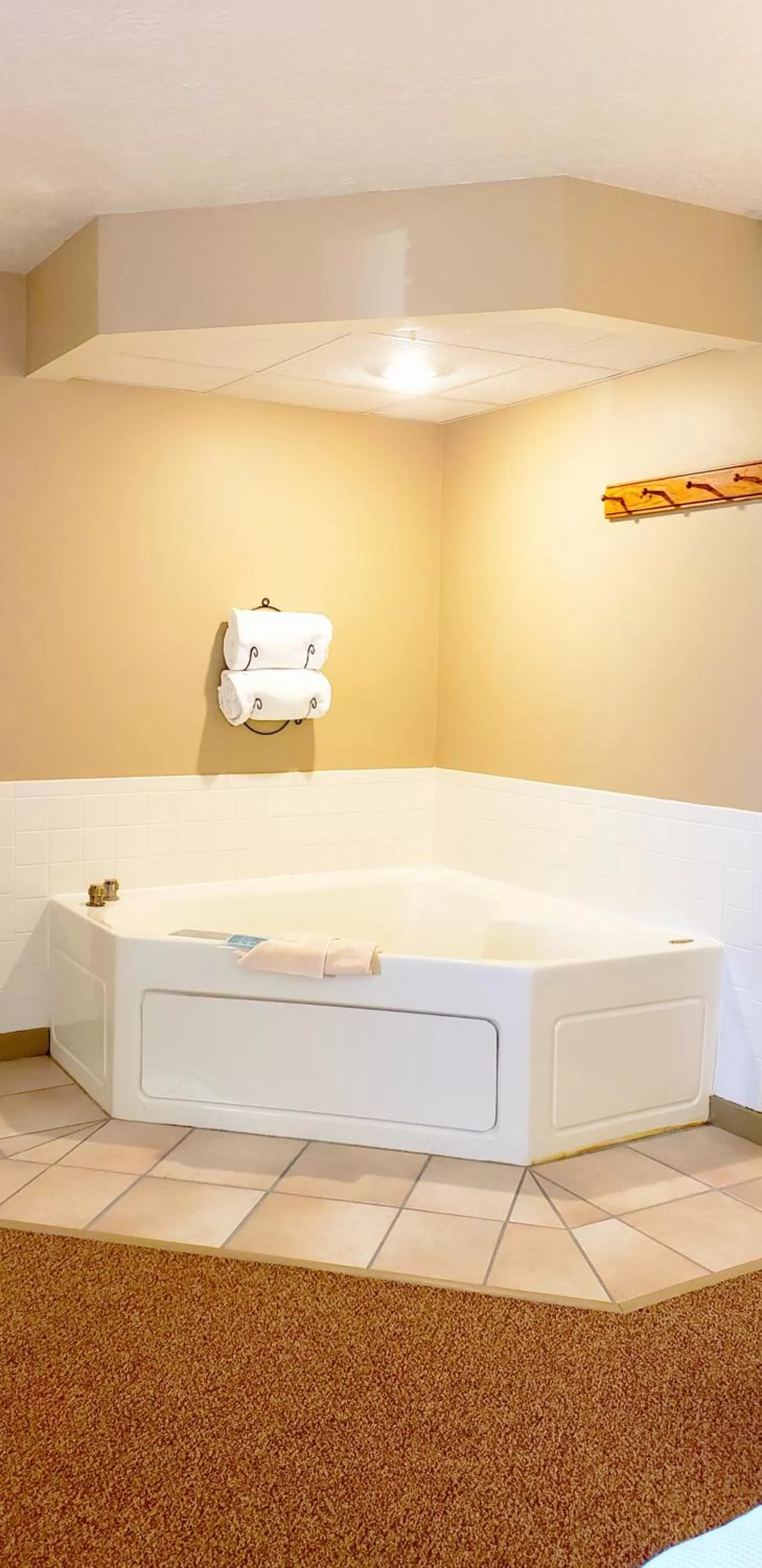 Hot Tub in Berlin Heritage Inn