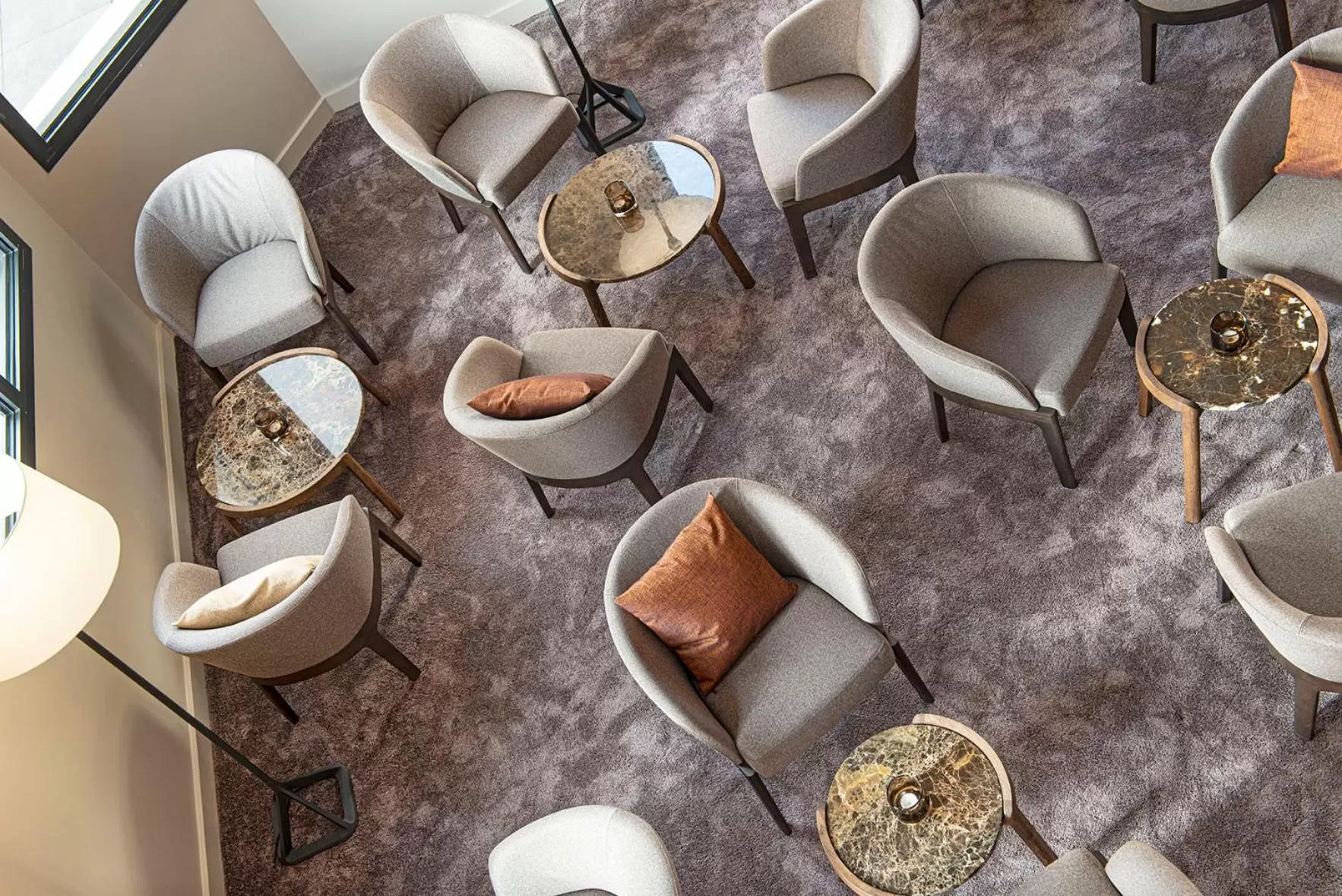 Lounge or bar in Radisson Blu Hotel, Rouen Centre