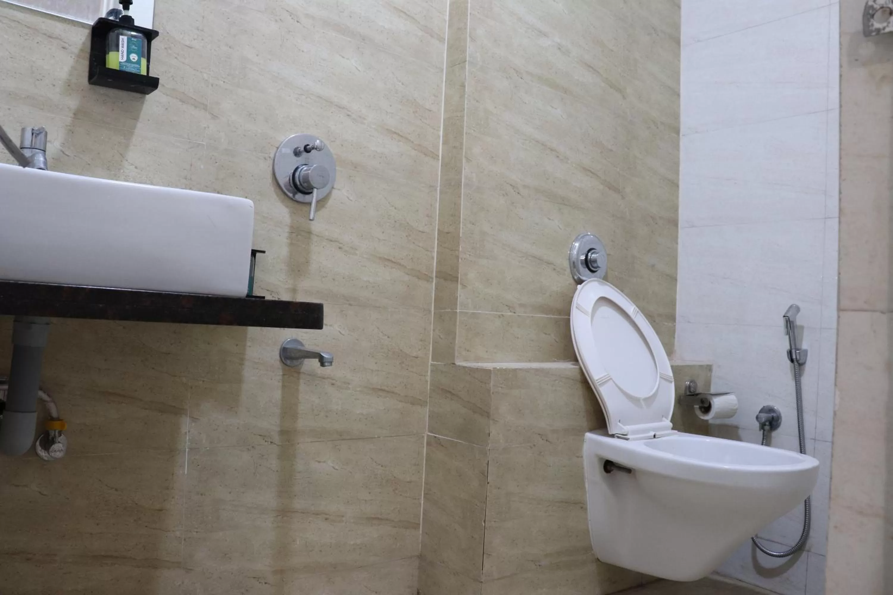 Bathroom in Hotel New Samrat