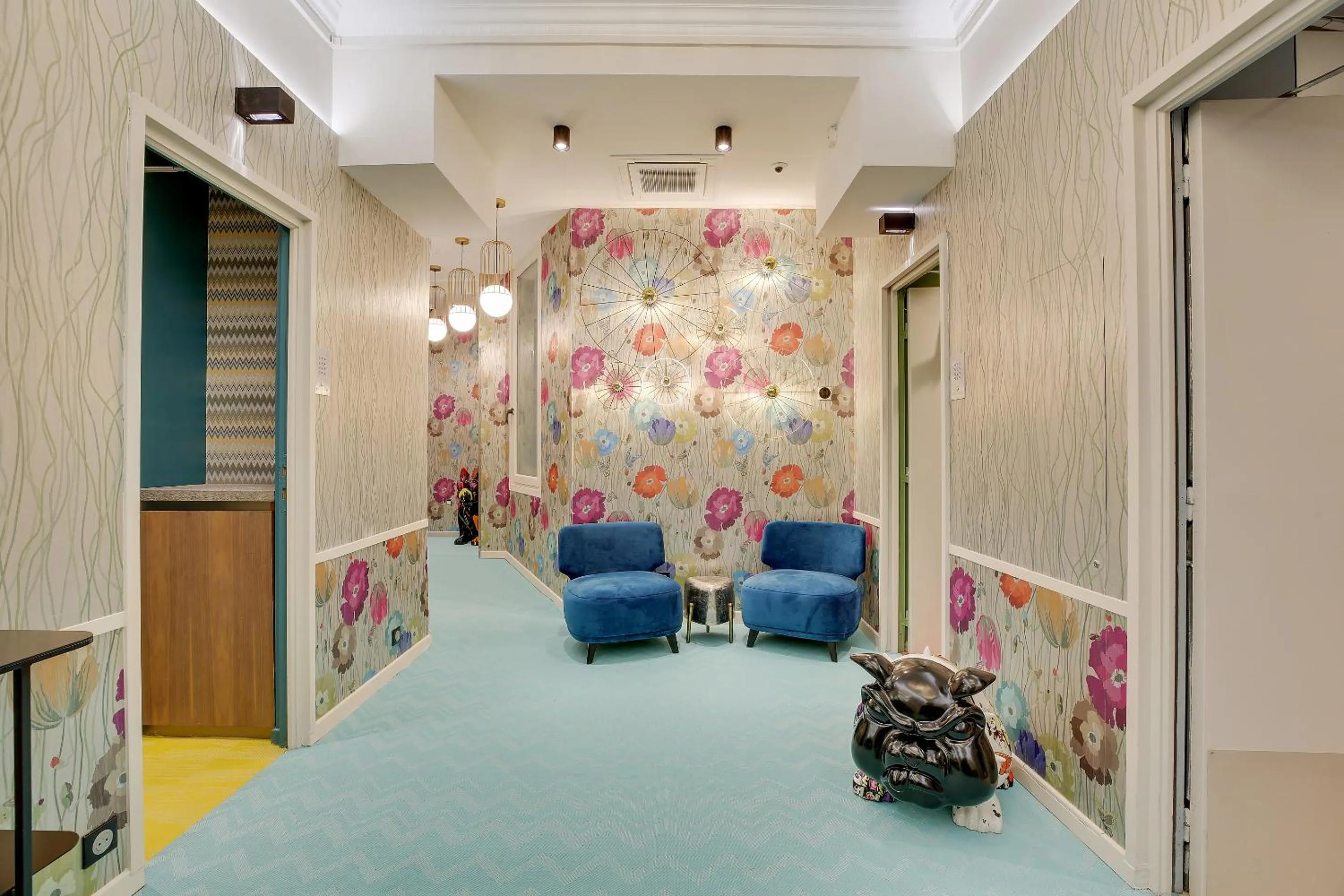 Lobby or reception in Hotel 33 Marbeuf