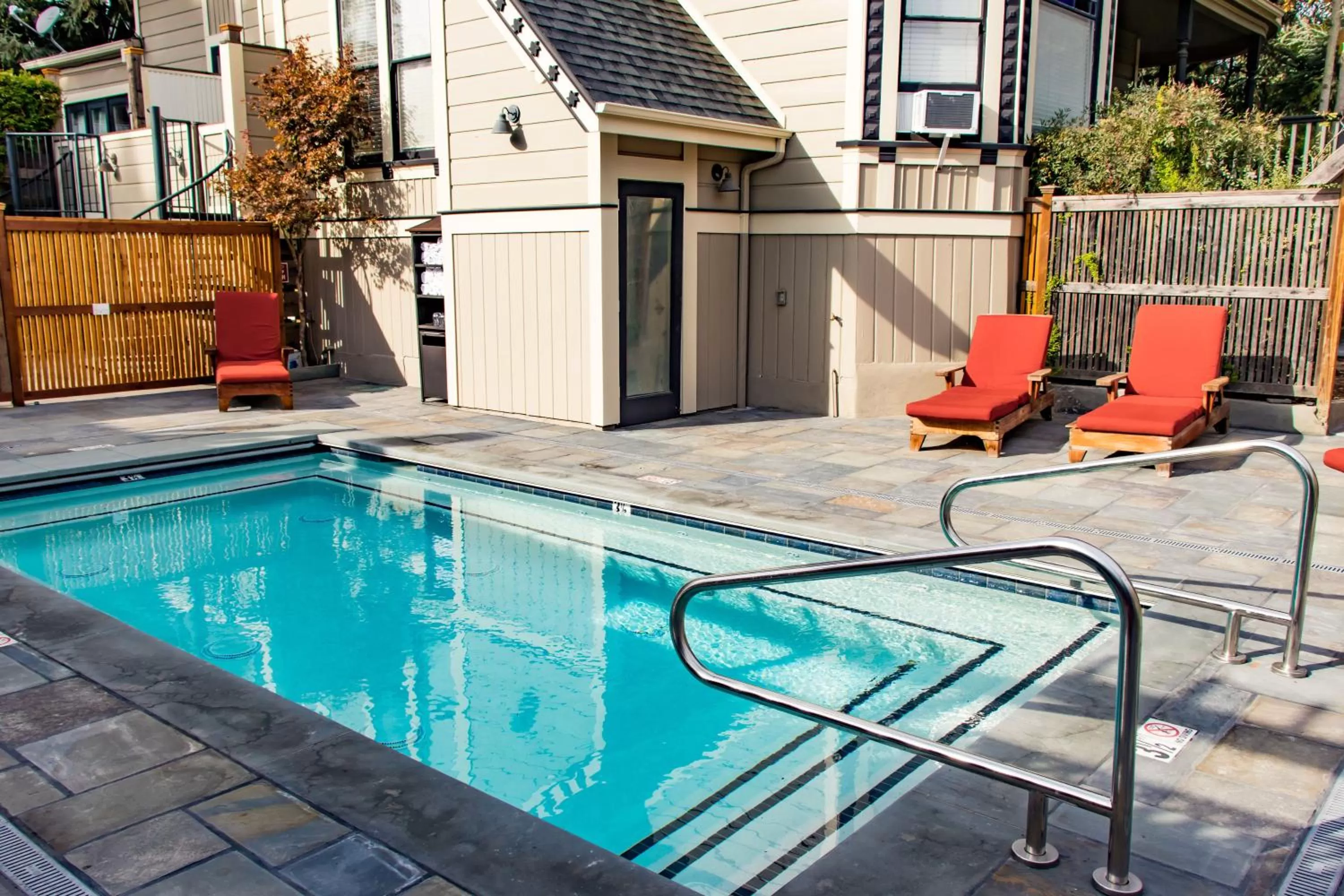 Swimming pool in The Grape Leaf Inn