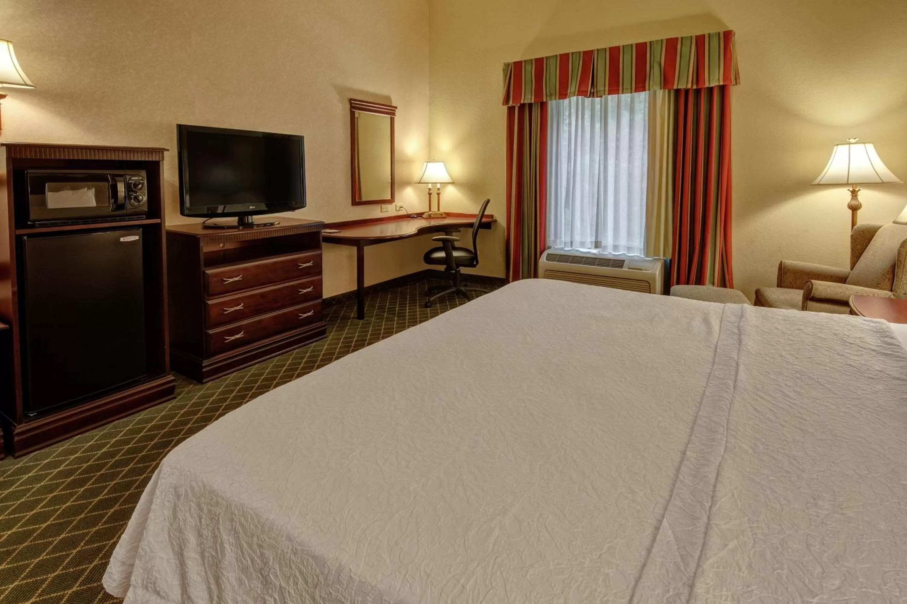 Bedroom, Bed in Hampton Inn Cambridge