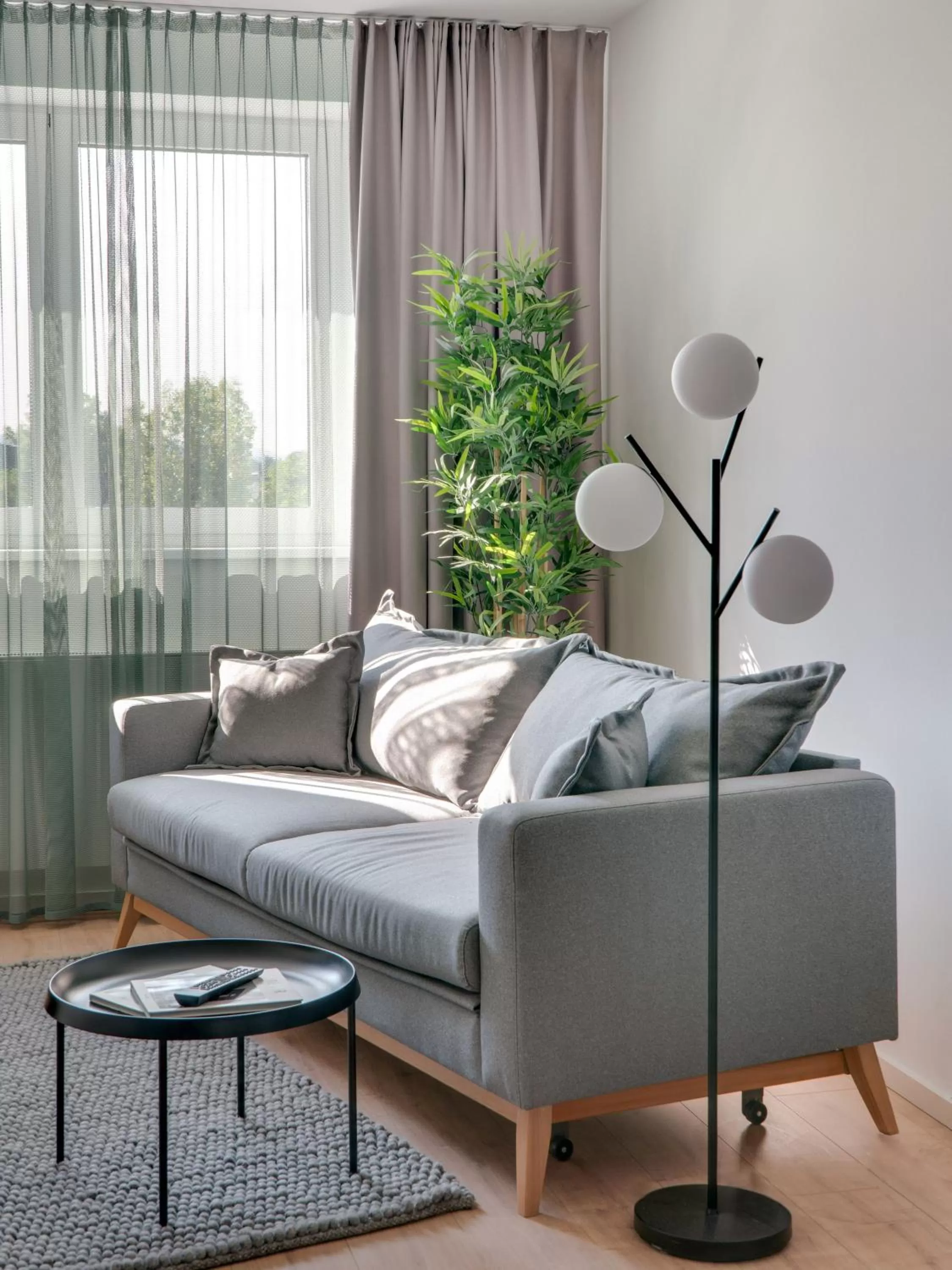 Seating area in Limehome Darmstadt Wilhelminenstraße - Digital Access