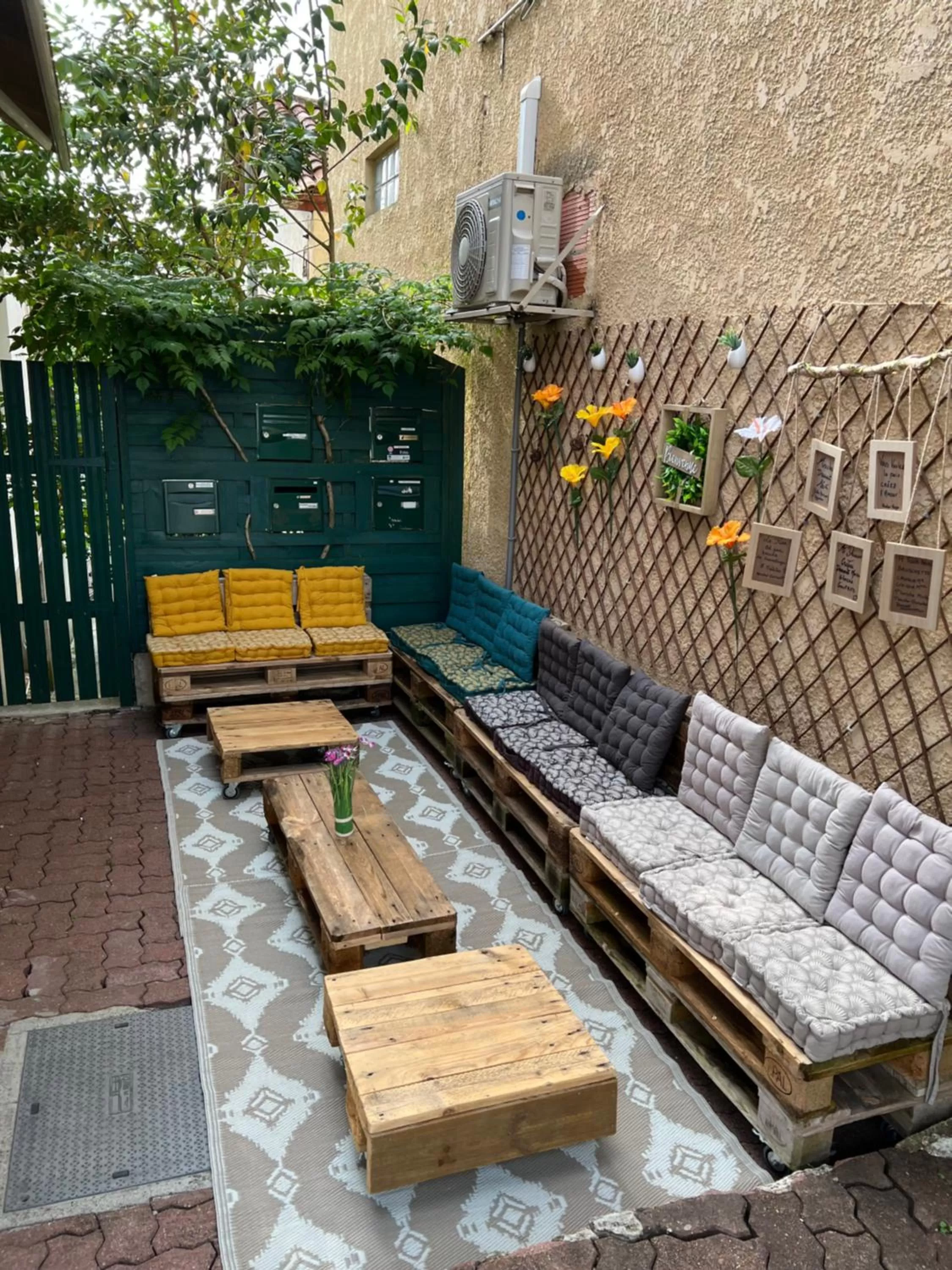 Restaurant/places to eat in Résidence Aramis