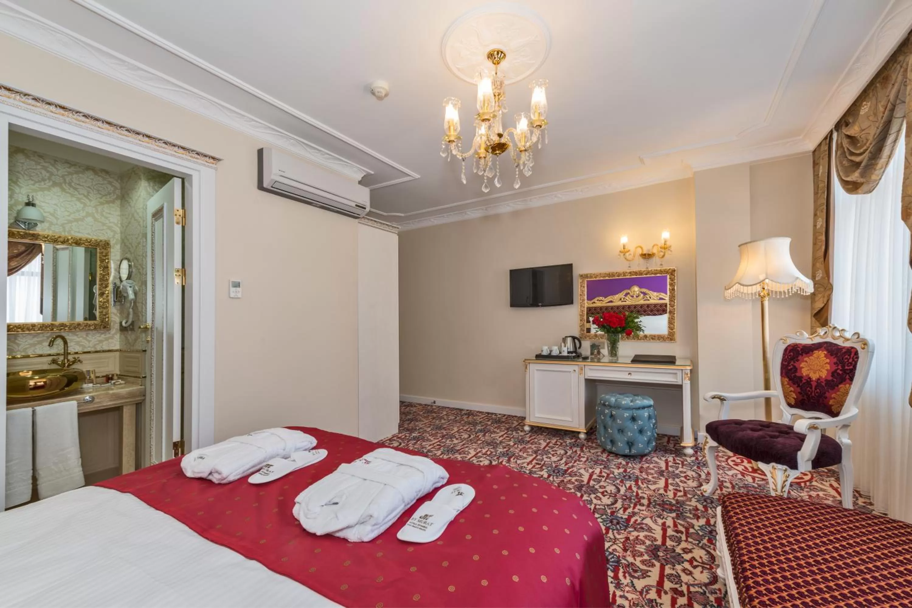 TV and multimedia, Bed in Galatower Hotel