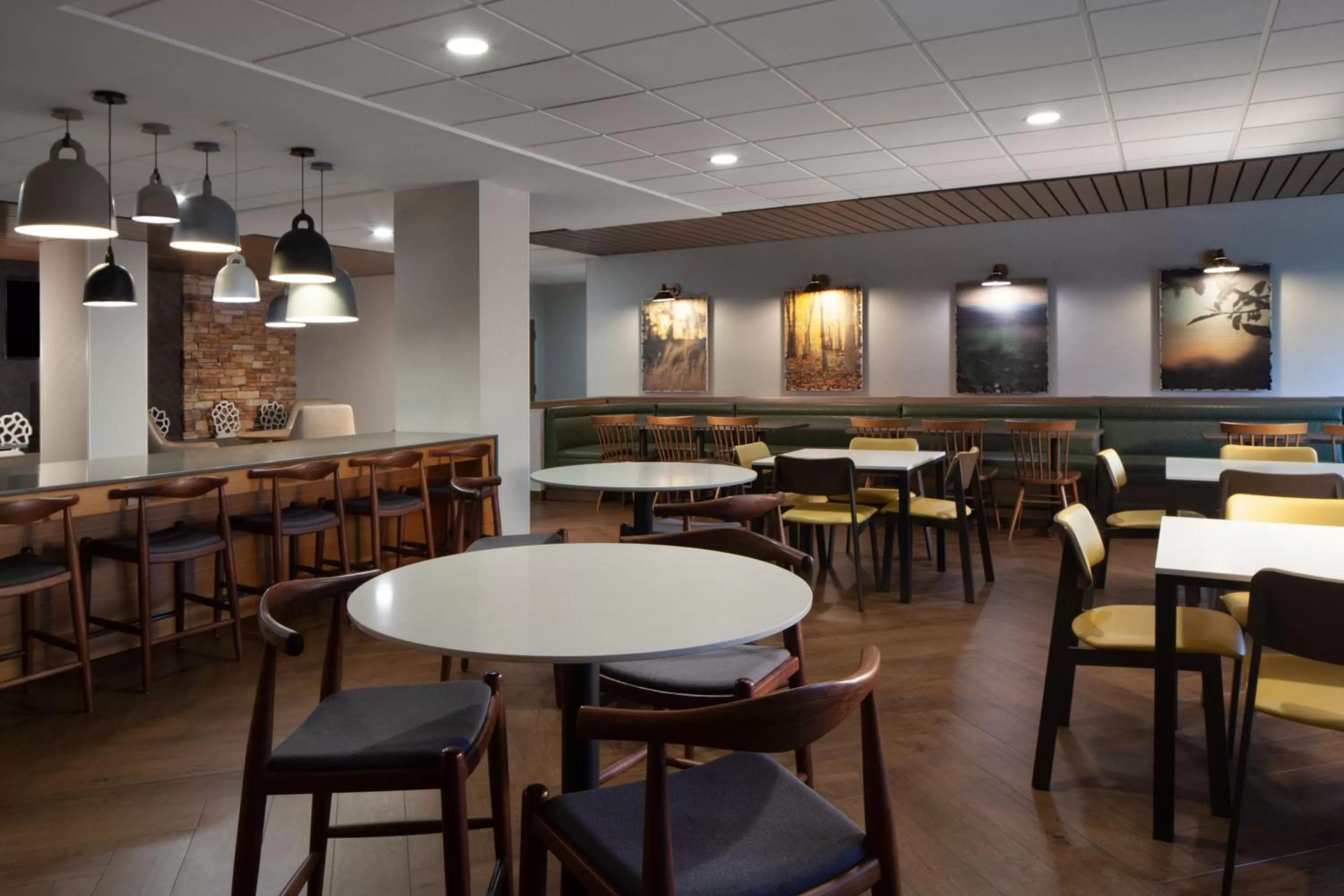 Restaurant/places to eat in Fairfield Inn & Suites by Marriott Charleston