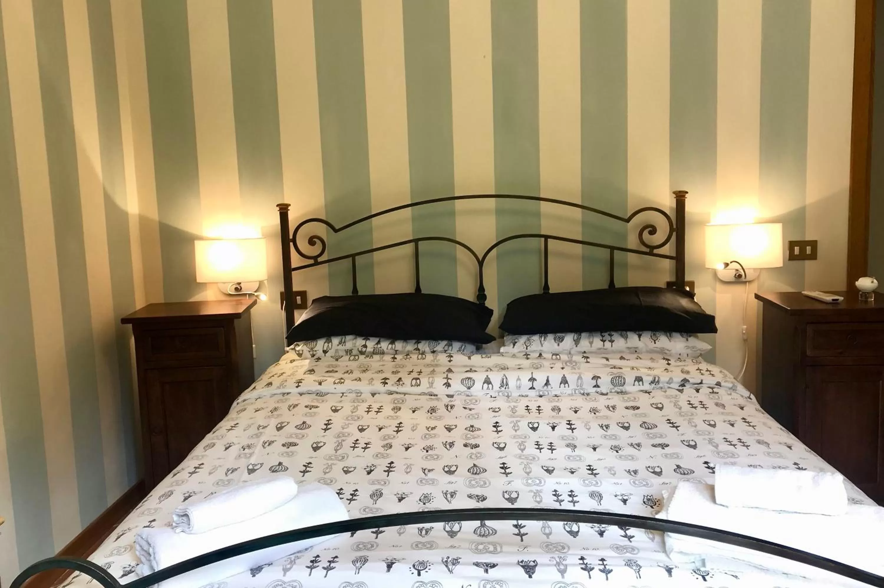 Bed in The Grapevine by MANVI