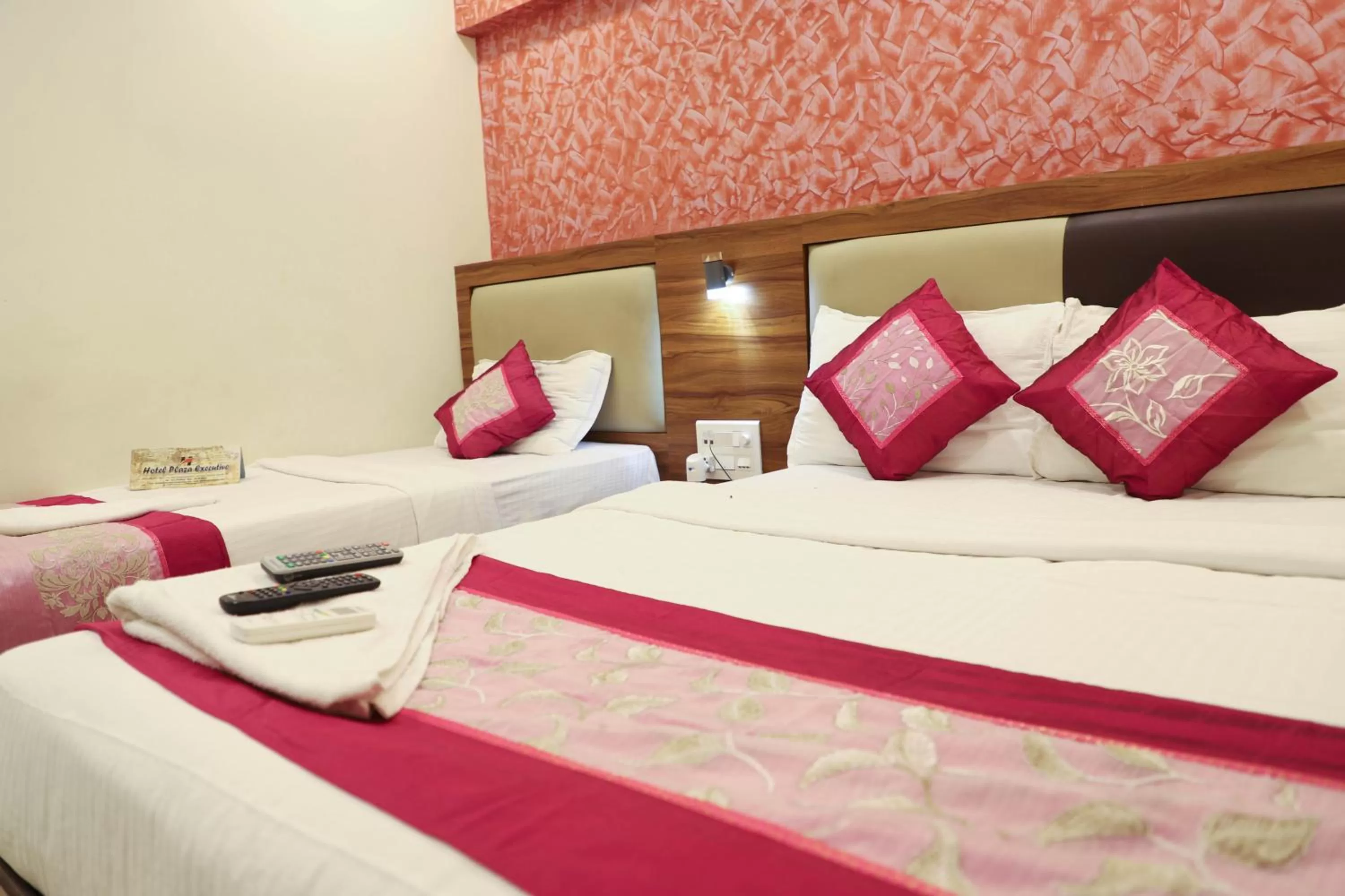 Bed in Hotel Plaza Executive - near BKC