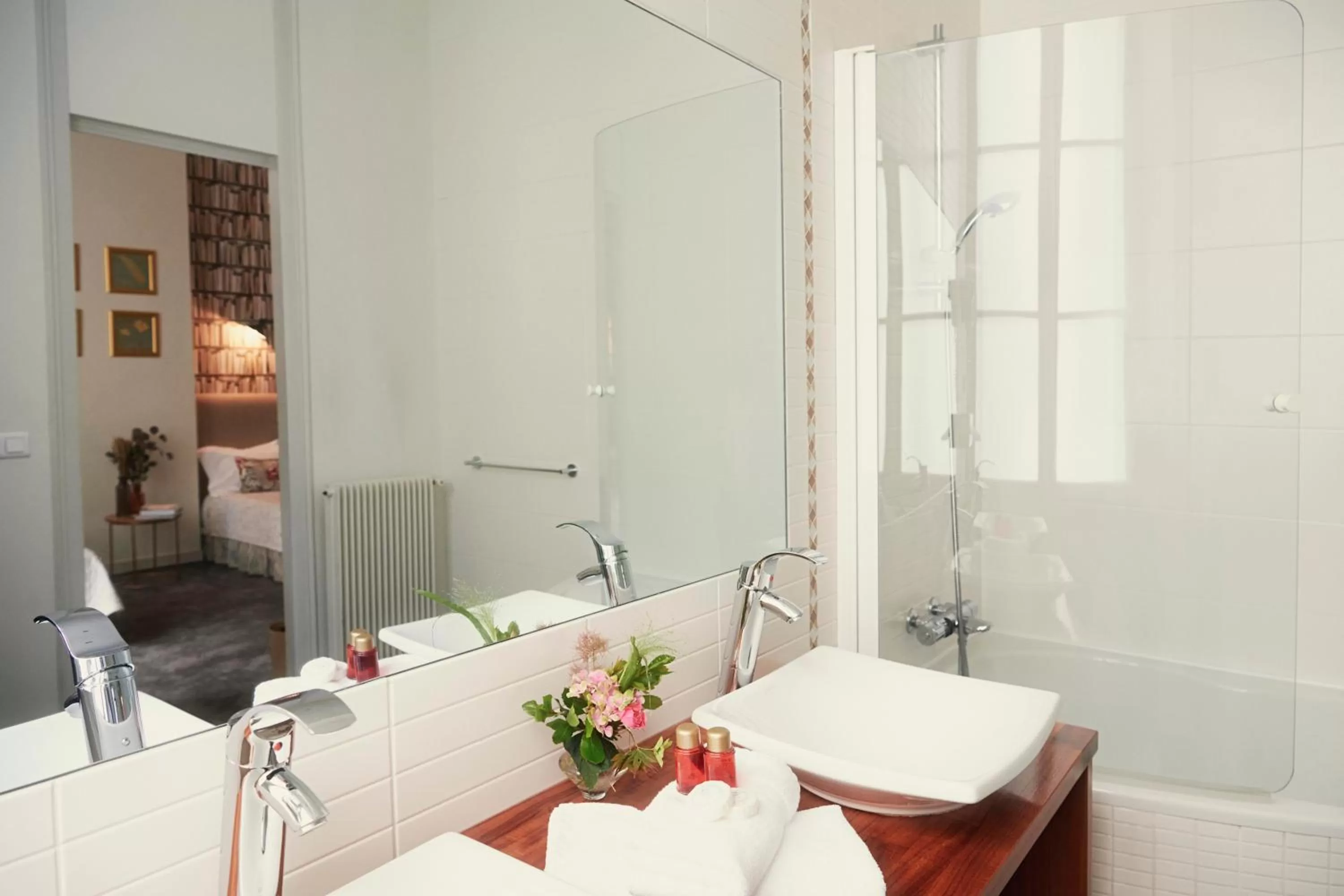 Bathroom in Hôtel Bristol Pau