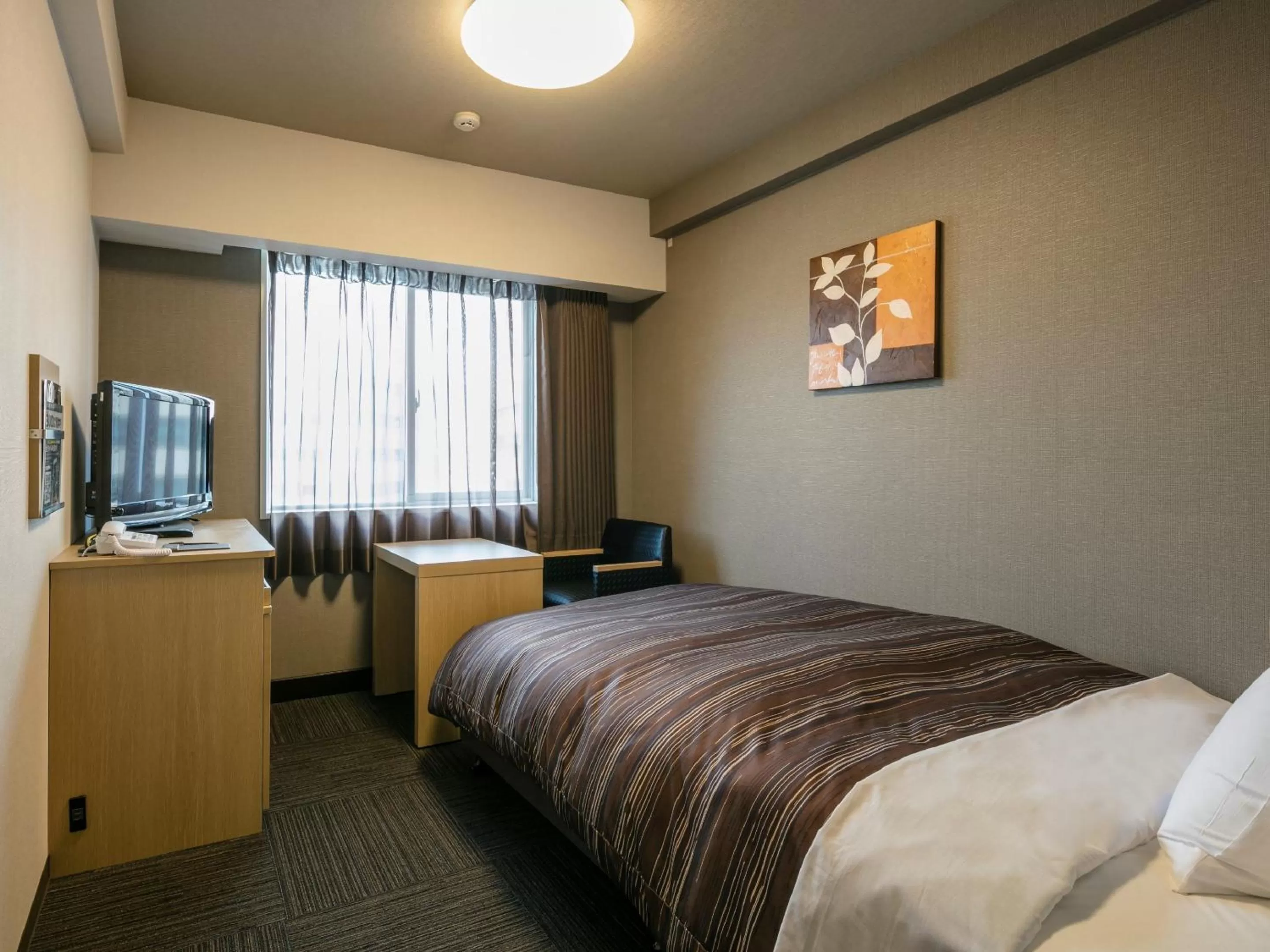 Photo of the whole room, Bed in Hotel Route-Inn Kumamoto Ekimae