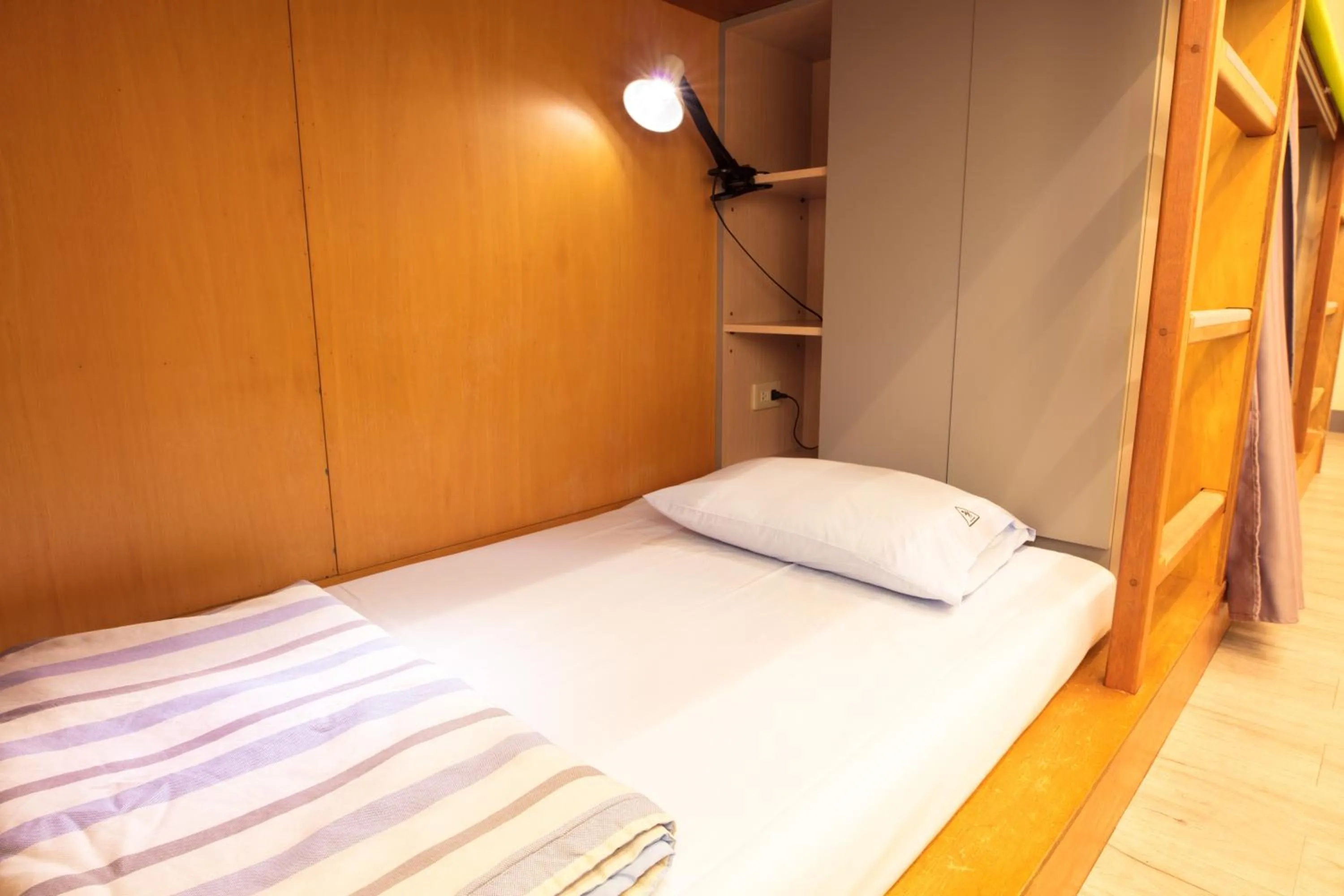 bunk bed, Bed in On My Way - Taipei Hostel