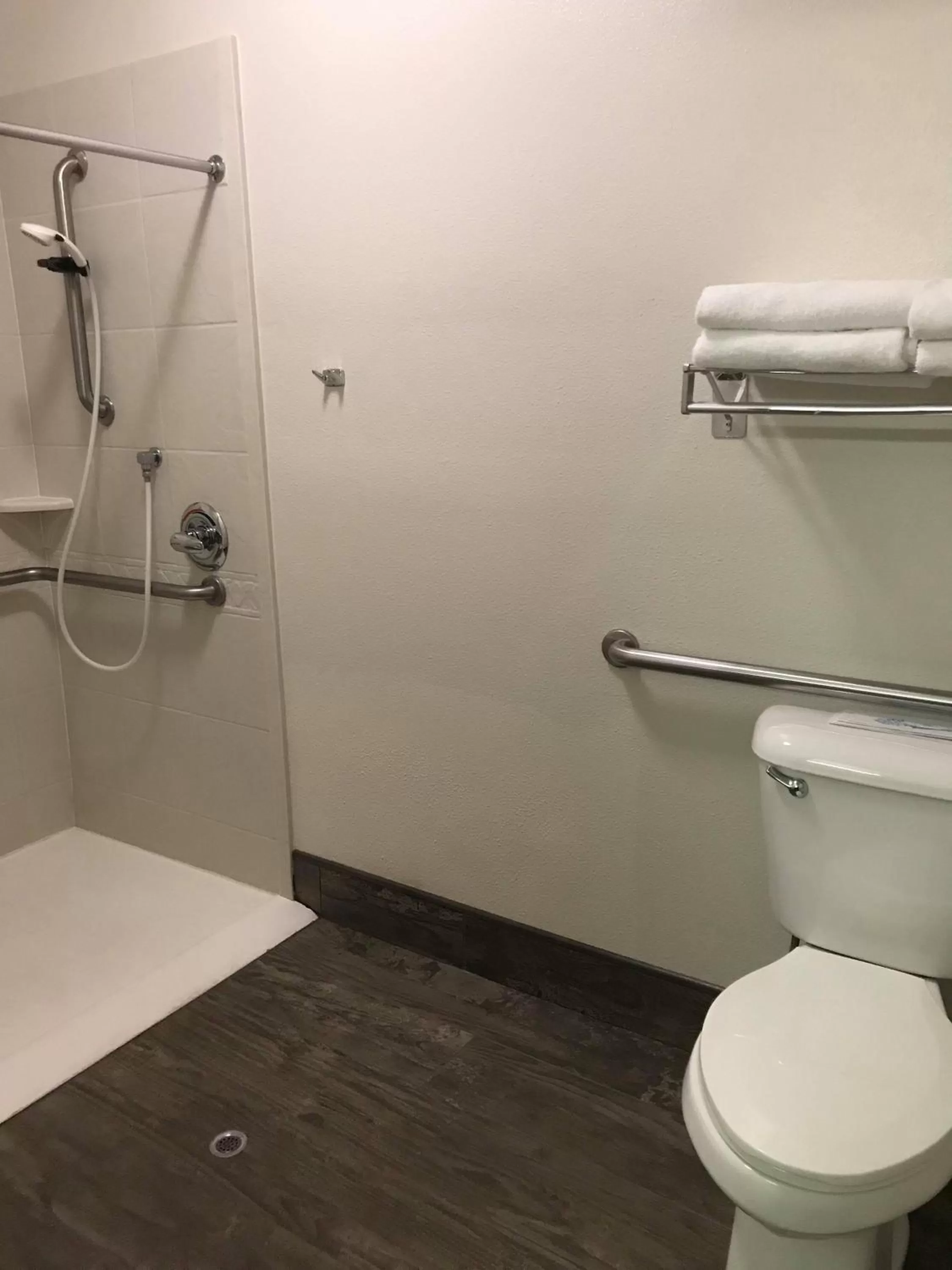 Shower in Best Western PLUS Walla Walla Suites Inn