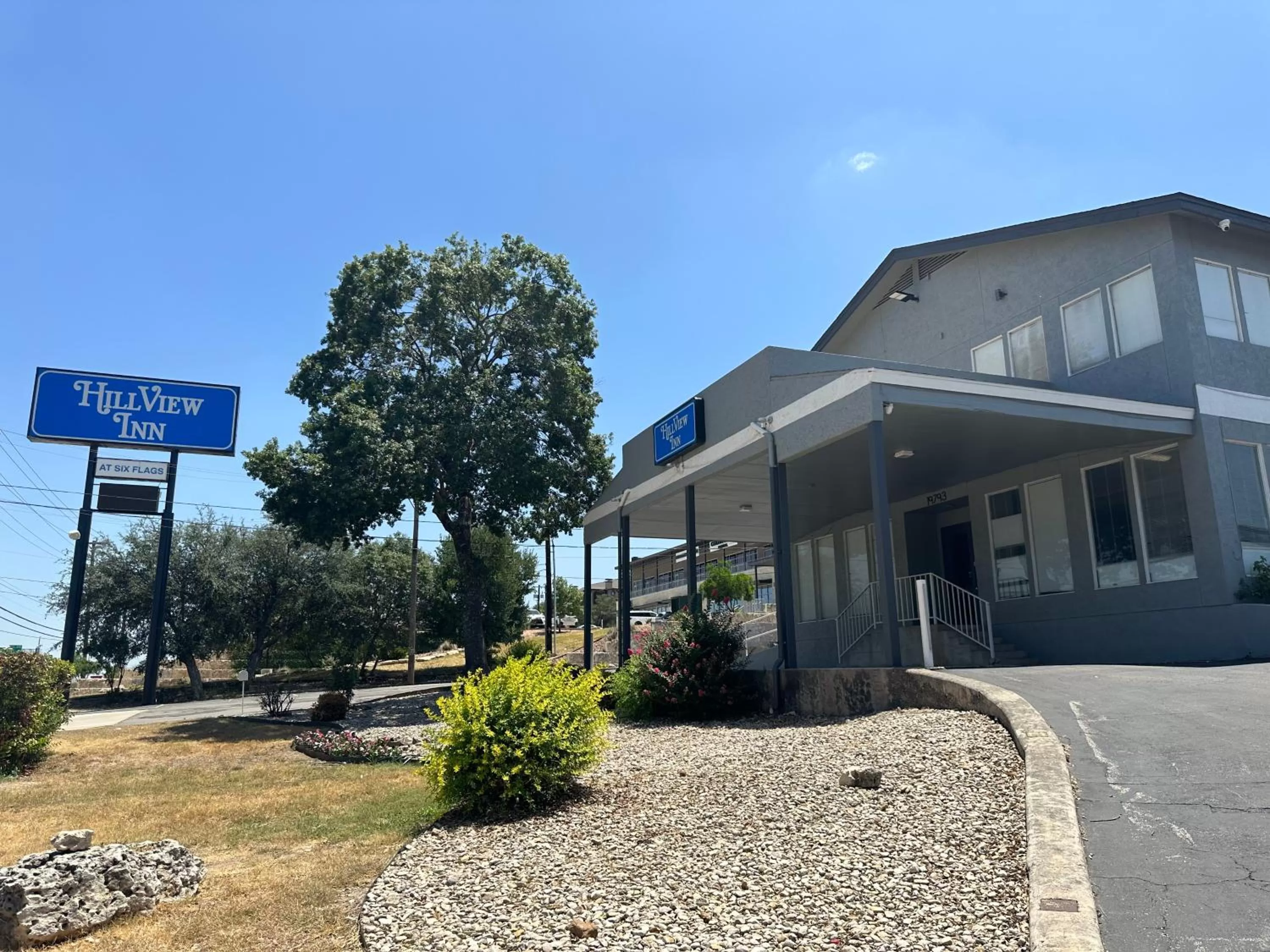 HillView Inn at Six Flags Fiesta