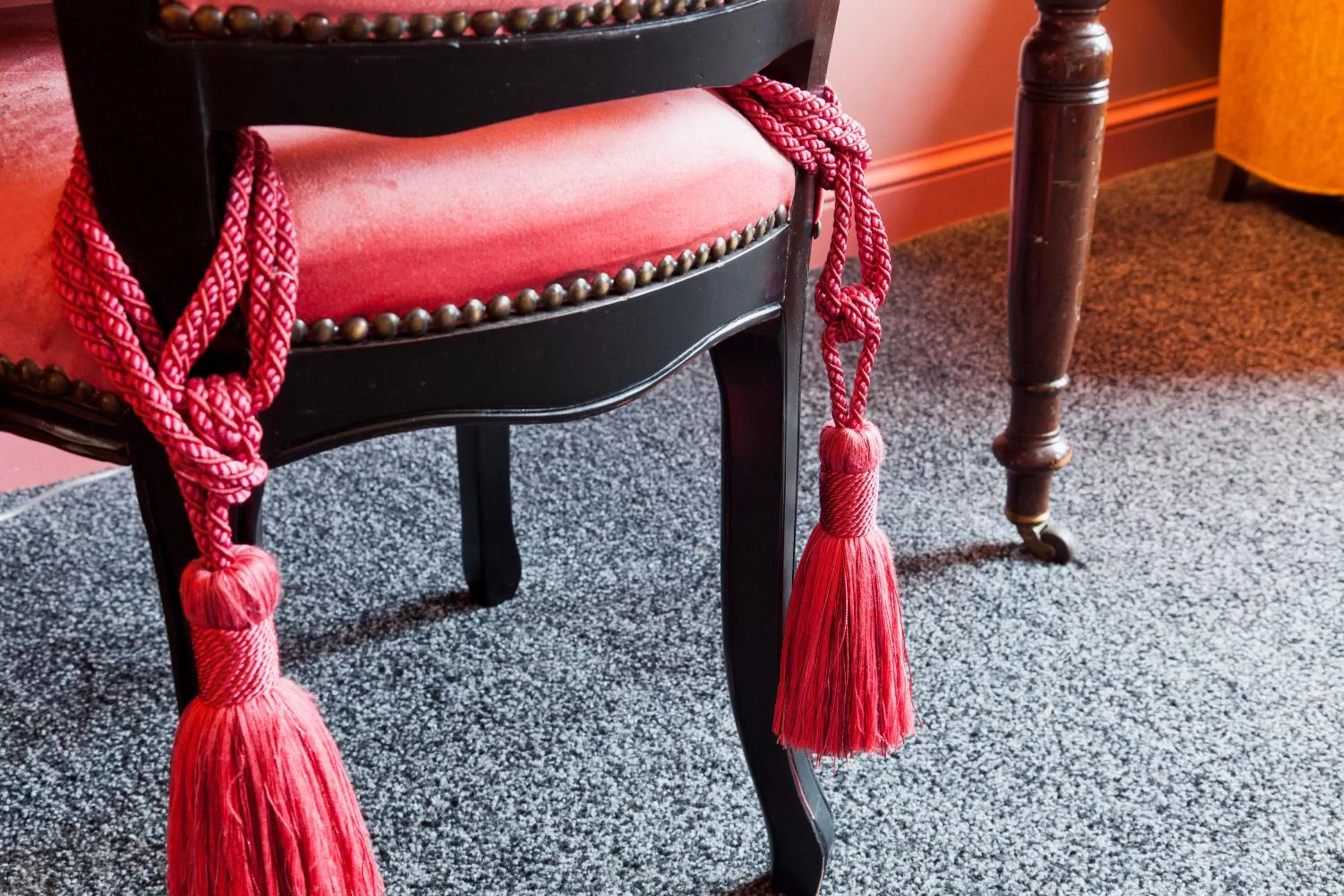 Decorative detail in Hotel Diamonds and Pearls