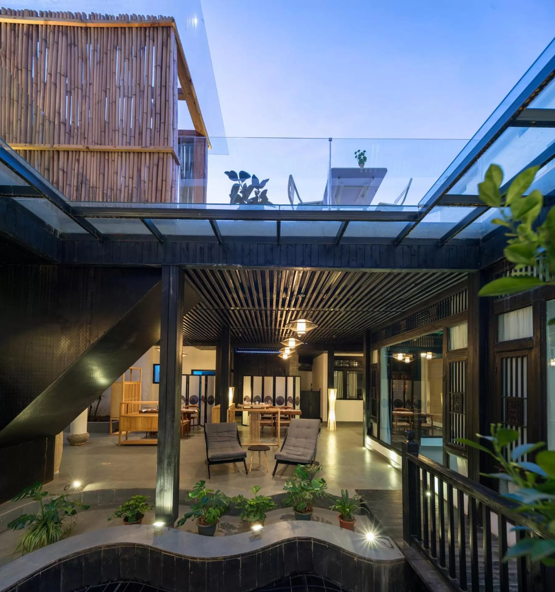 Facade/entrance, Swimming Pool in Lijiang Gemmer Hotel