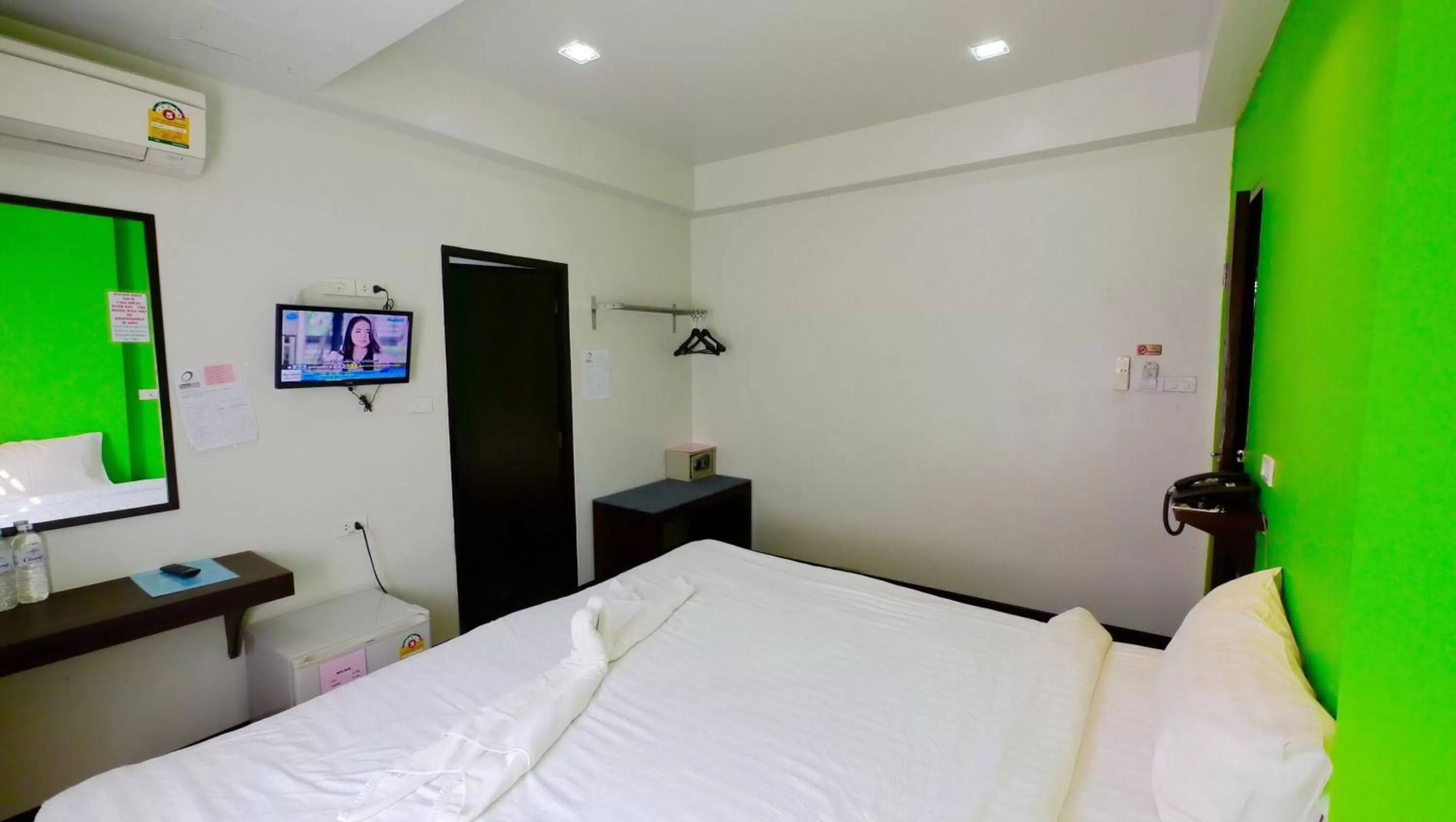 Bed in Basic Line Hotel @ Loikroh