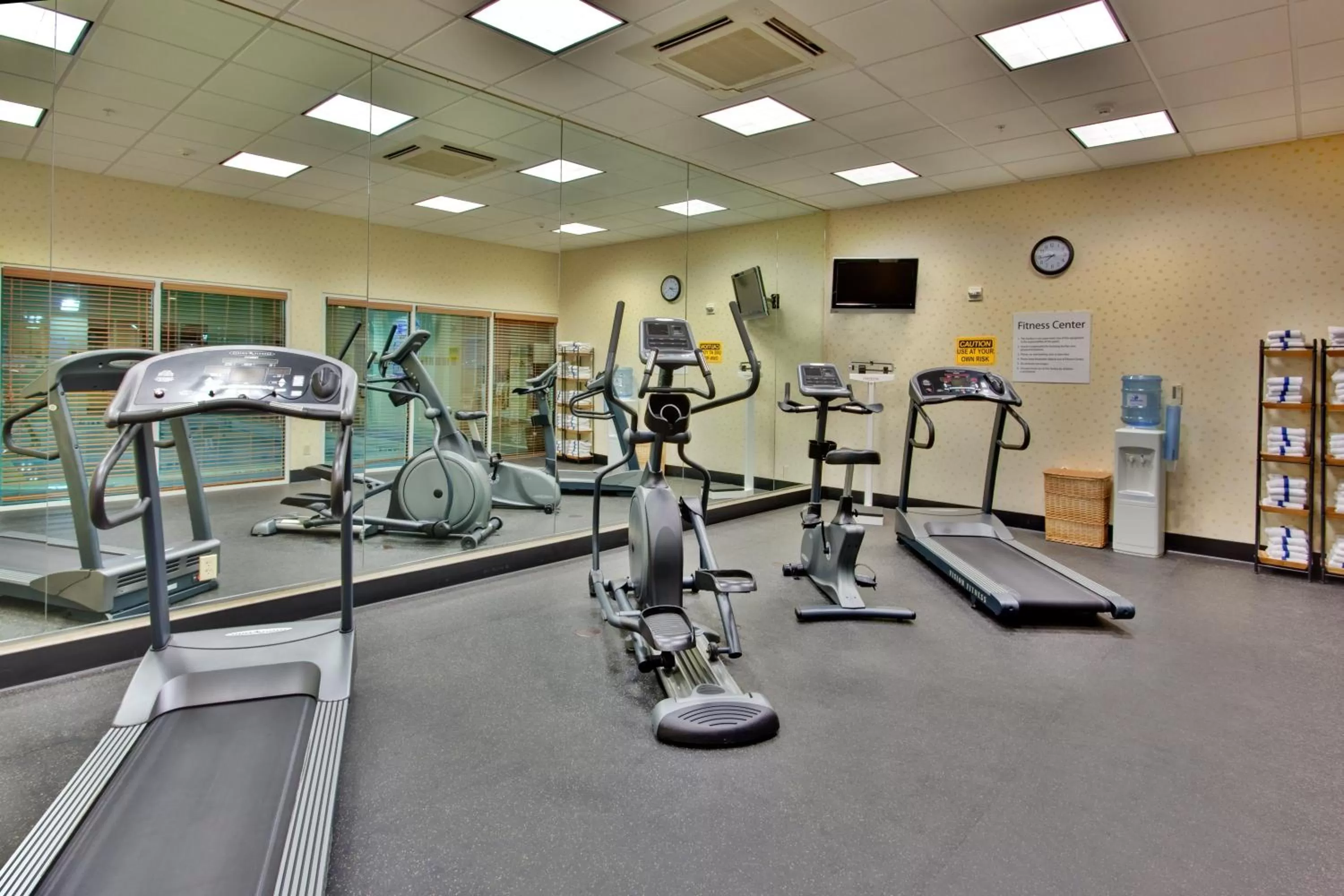 Fitness centre/facilities in Holiday Inn & Suites Bakersfield by IHG