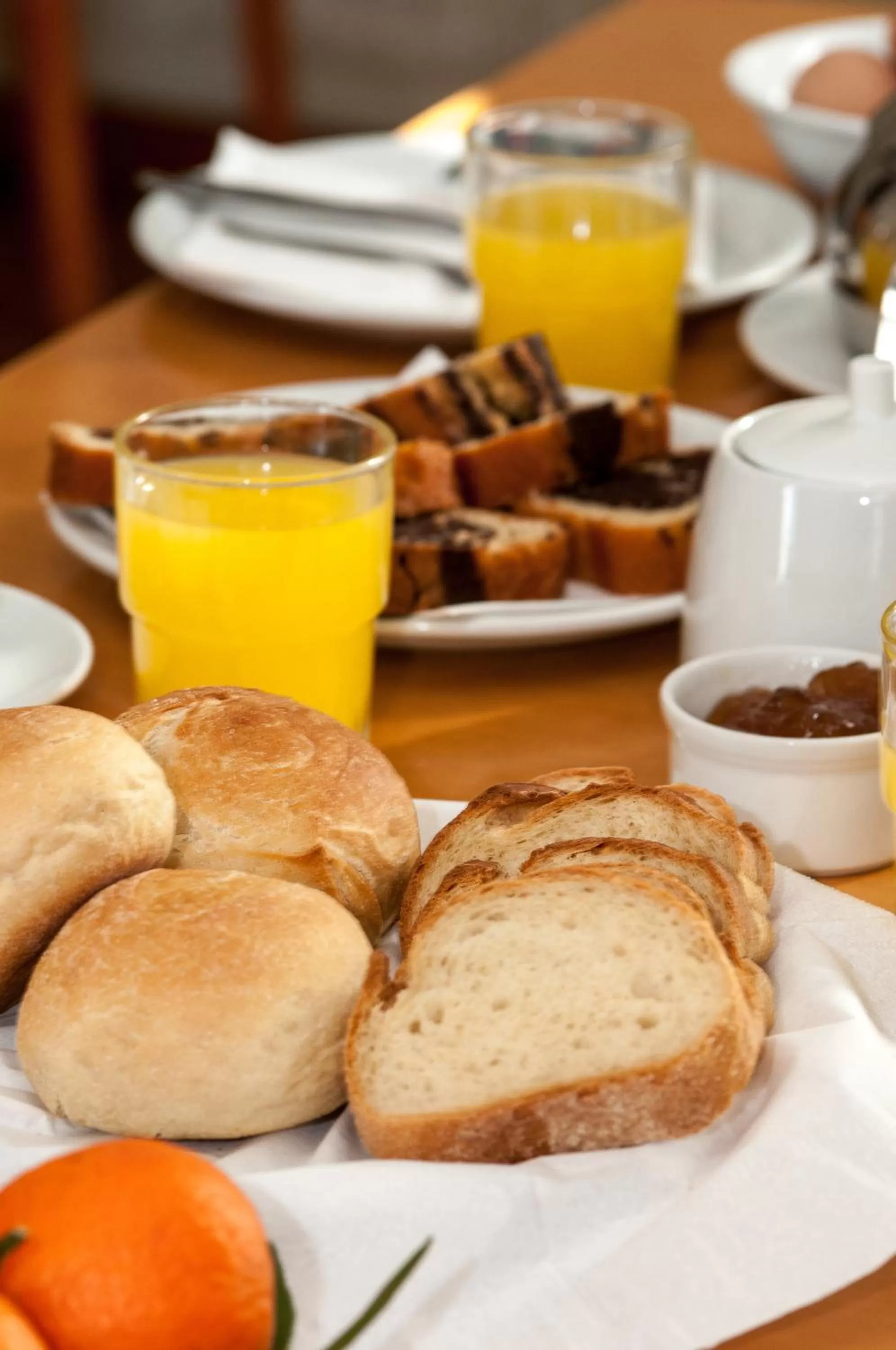 Breakfast in Cecil Hotel