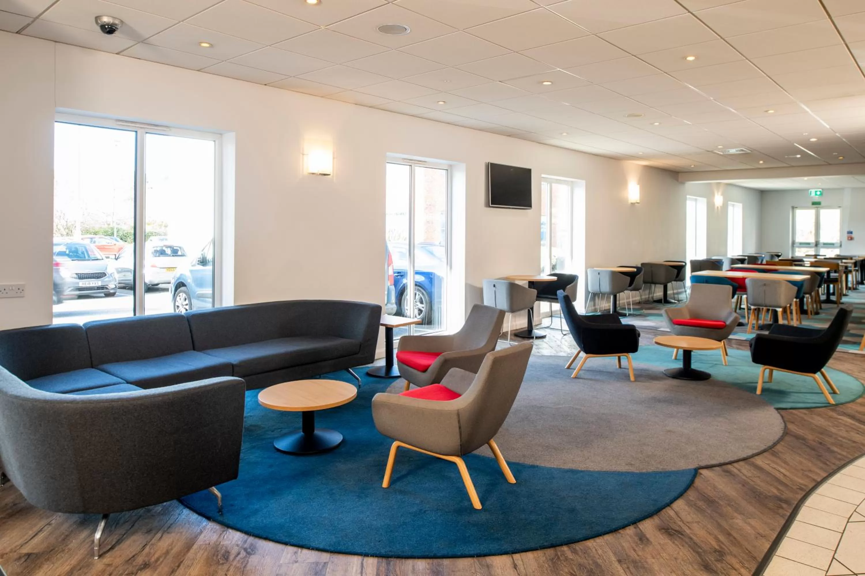 Lobby or reception in Holiday Inn Express Newcastle Gateshead by IHG