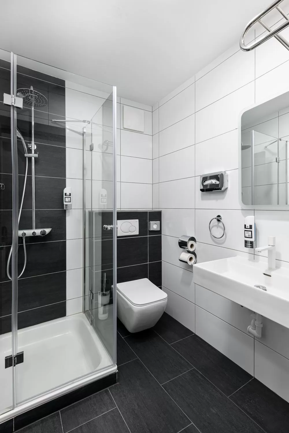 Shower in PARKHOTEL BRAUNAU - 24 Stunden Self Check-IN