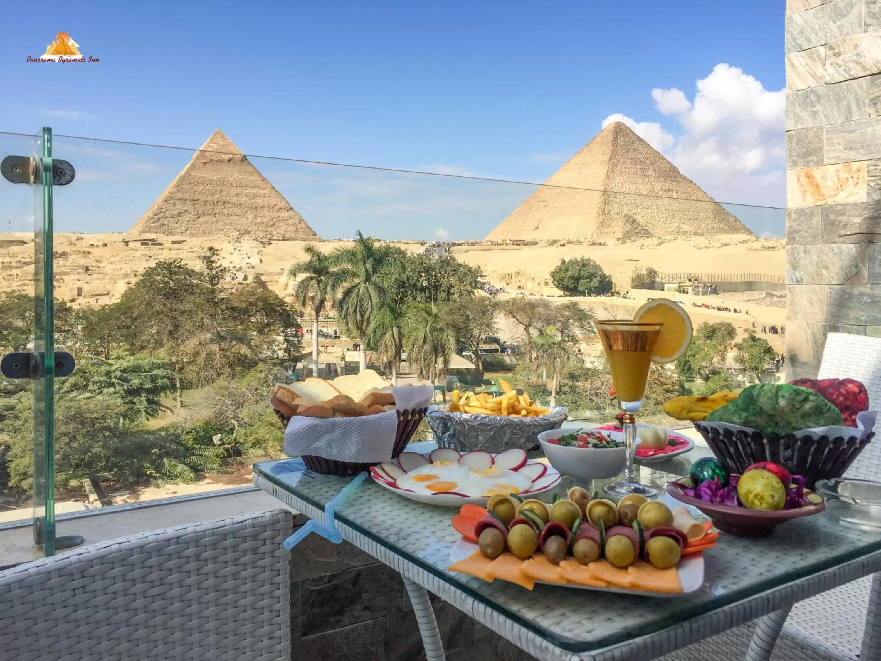 Restaurant/places to eat in PANORAMA view pyramids
