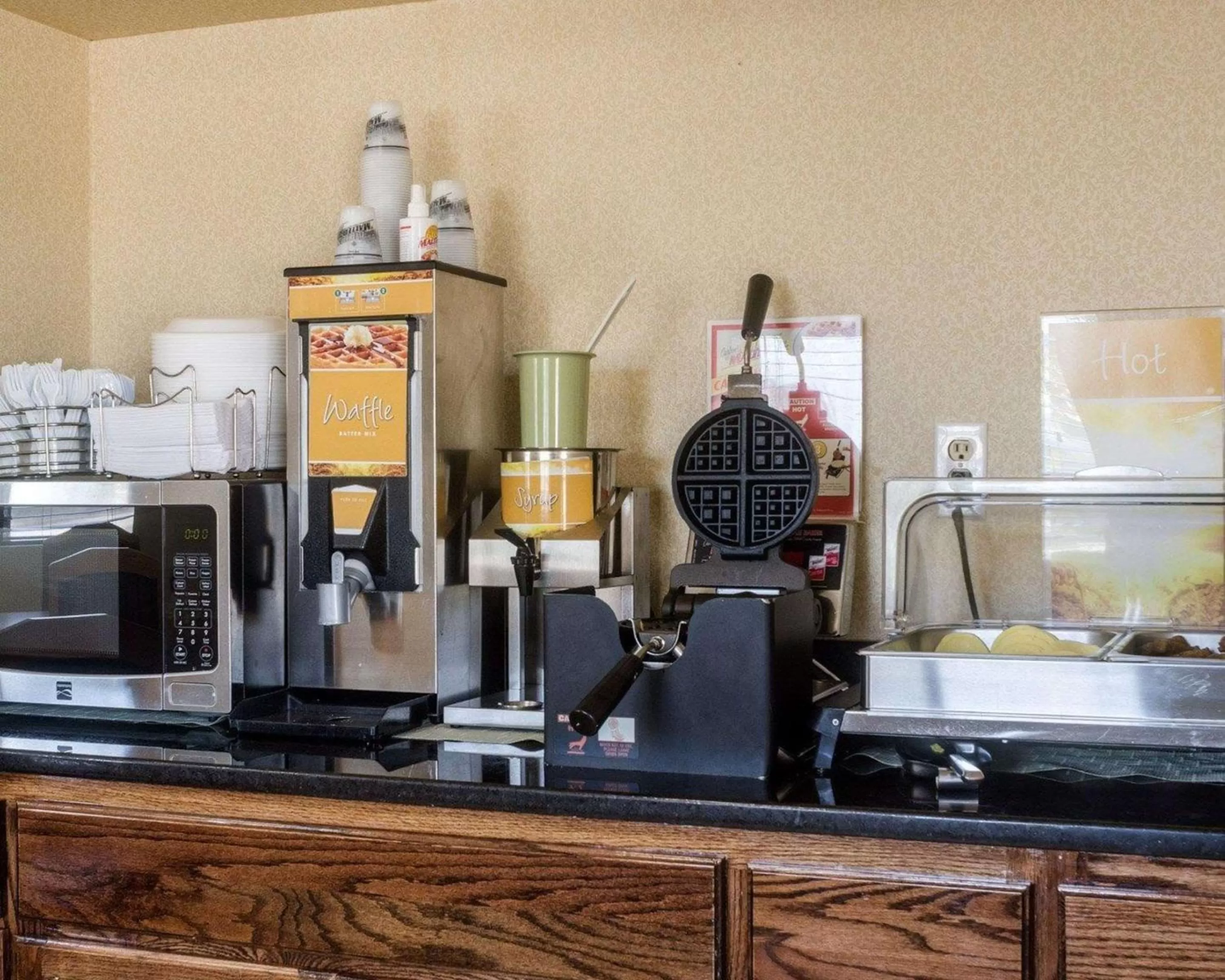 Restaurant/places to eat in Quality Inn I-70 at Wanamaker