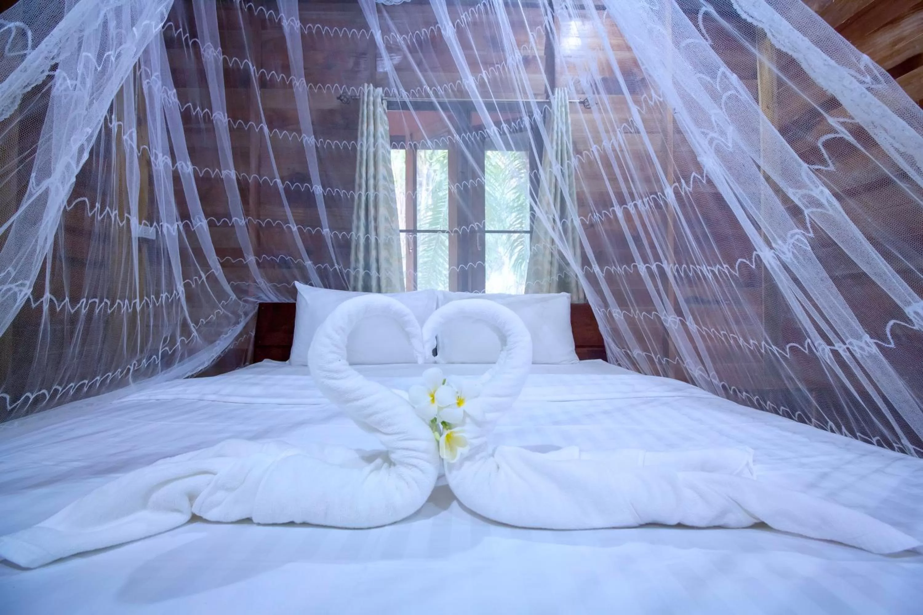 Bed in Khao Sok Palmview Resort