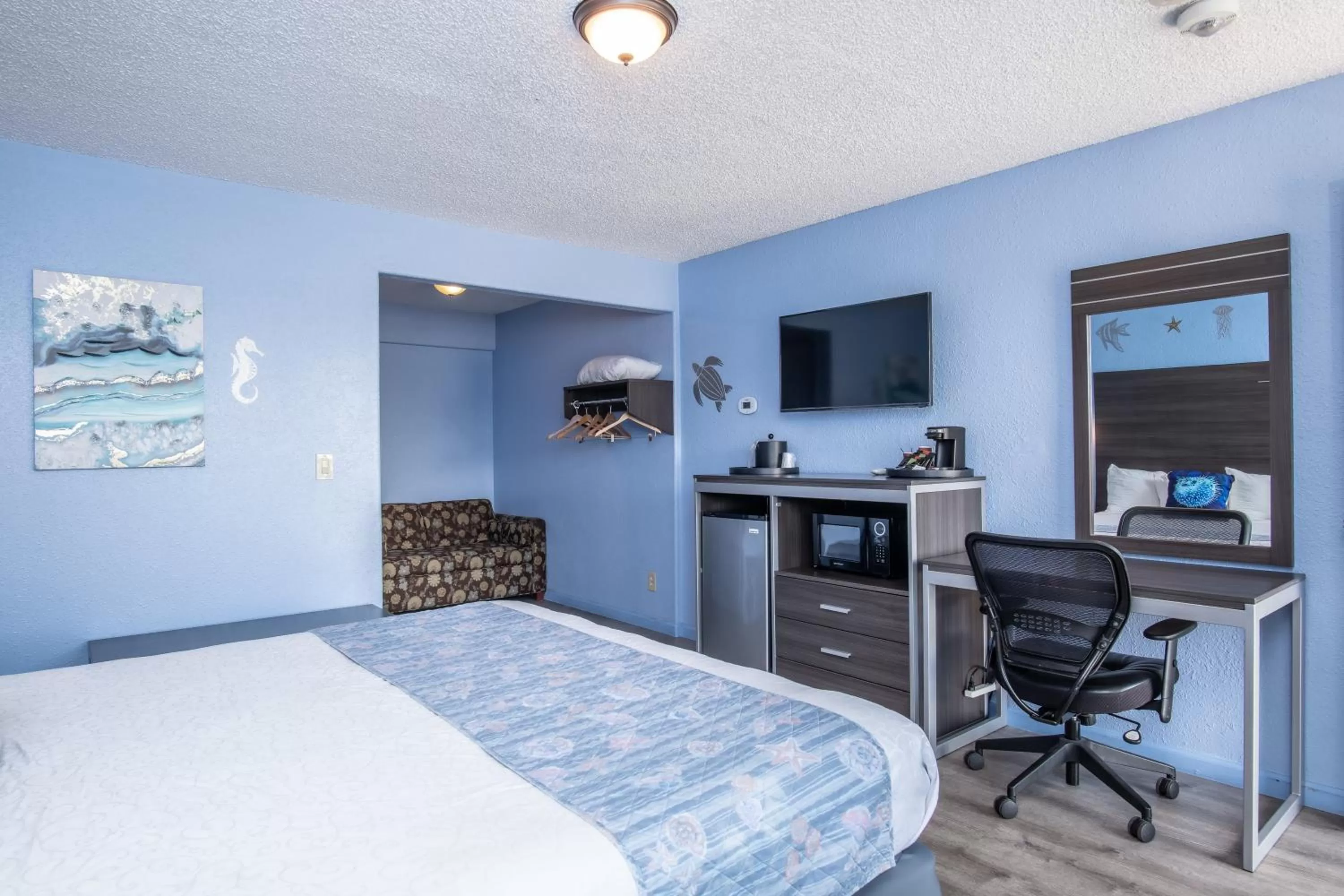 Bed in Aqua Breeze Inn