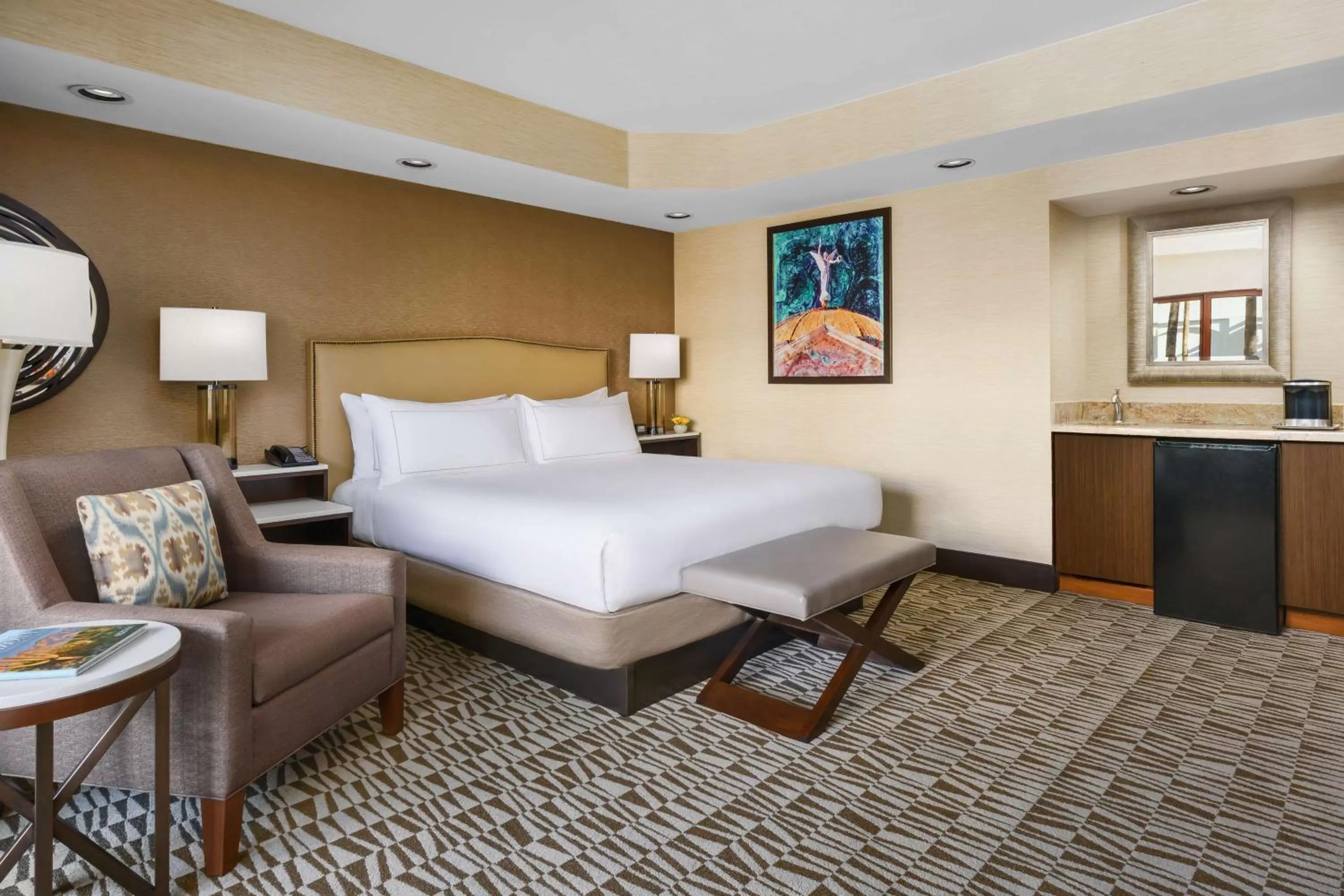 Bed in Hilton Phoenix Airport