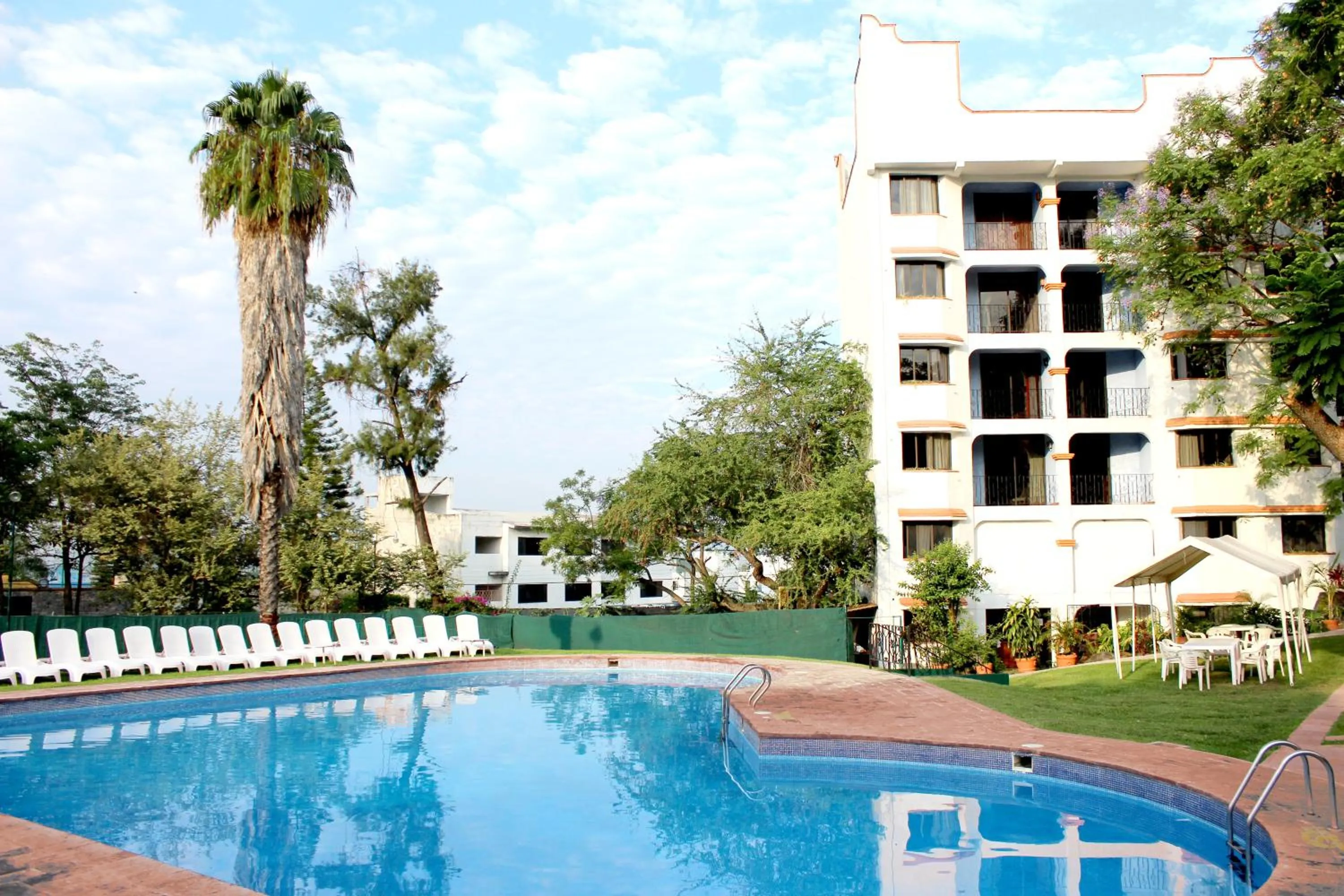 Swimming pool in Hotel Coral Cuernavaca