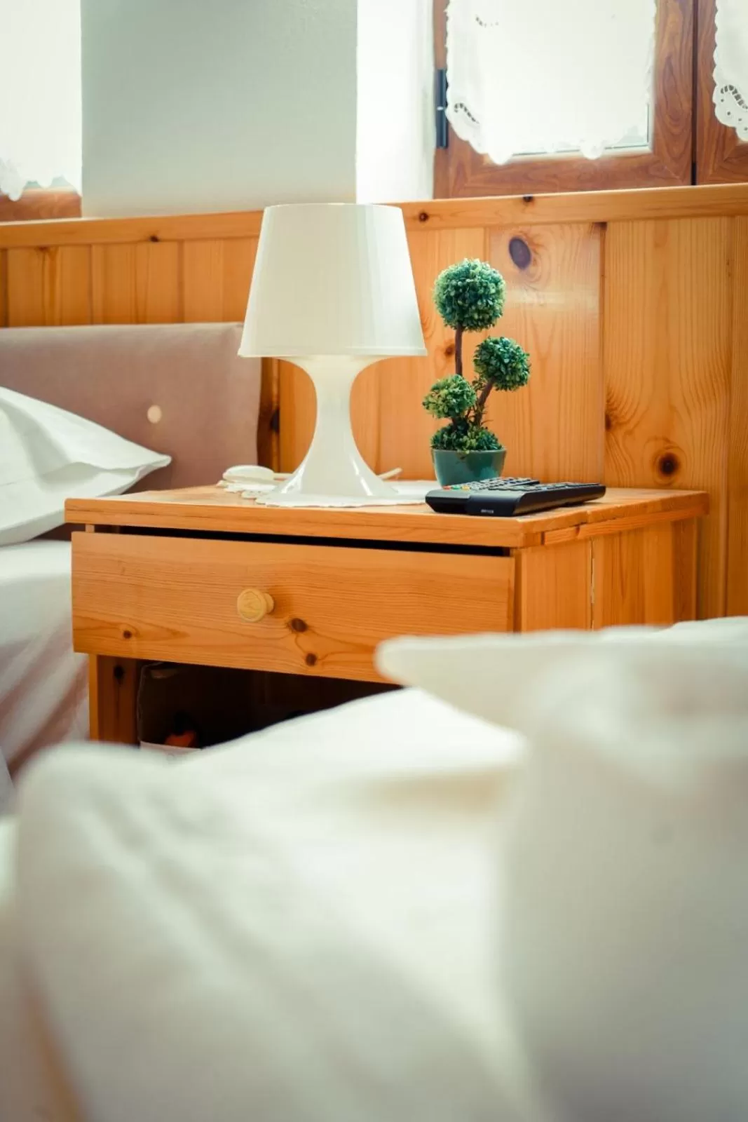 Bed, Kitchen/Kitchenette in Hotel Domino