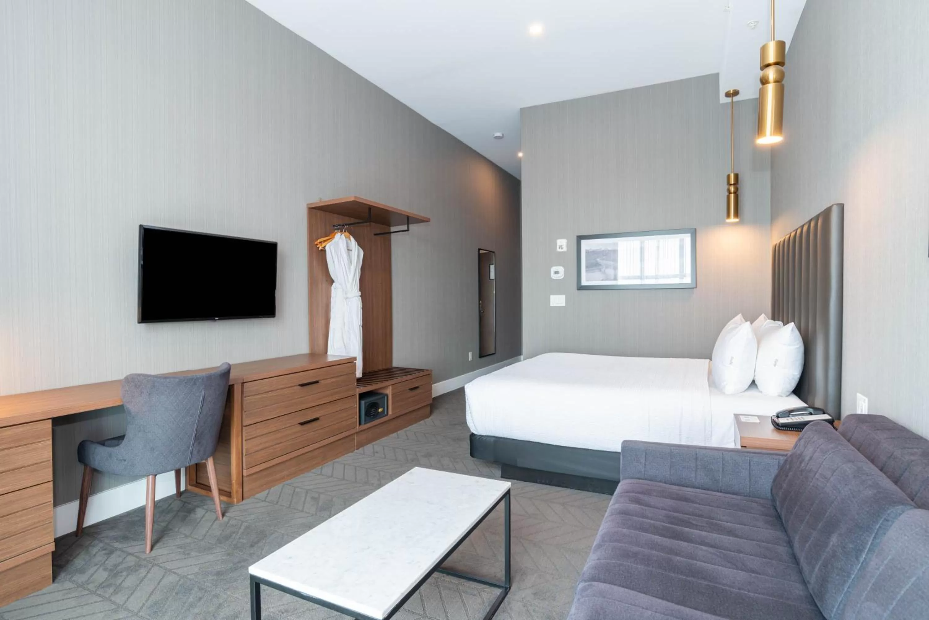 Photo of the whole room, Bed in Sandman Signature Sherwood Park Hotel