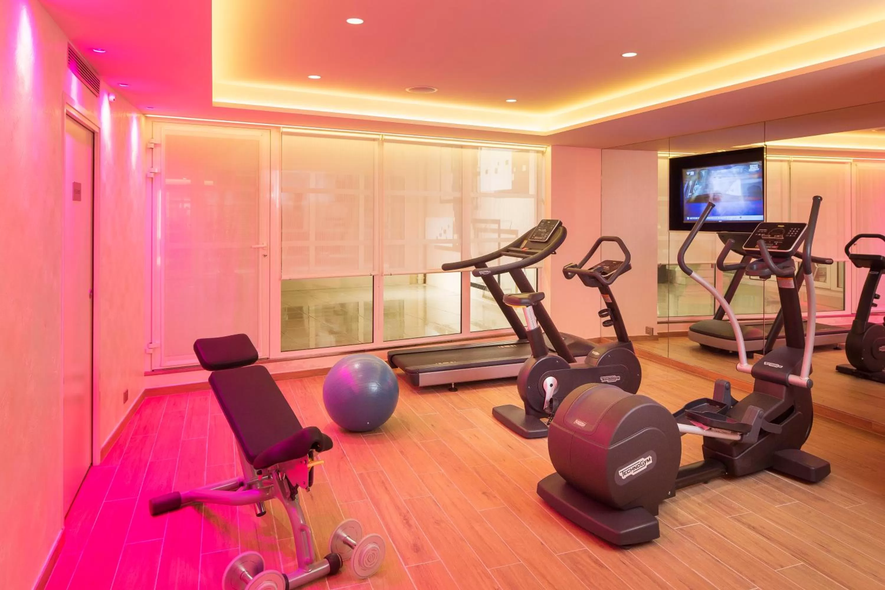 Fitness centre/facilities in Hôtel Le M