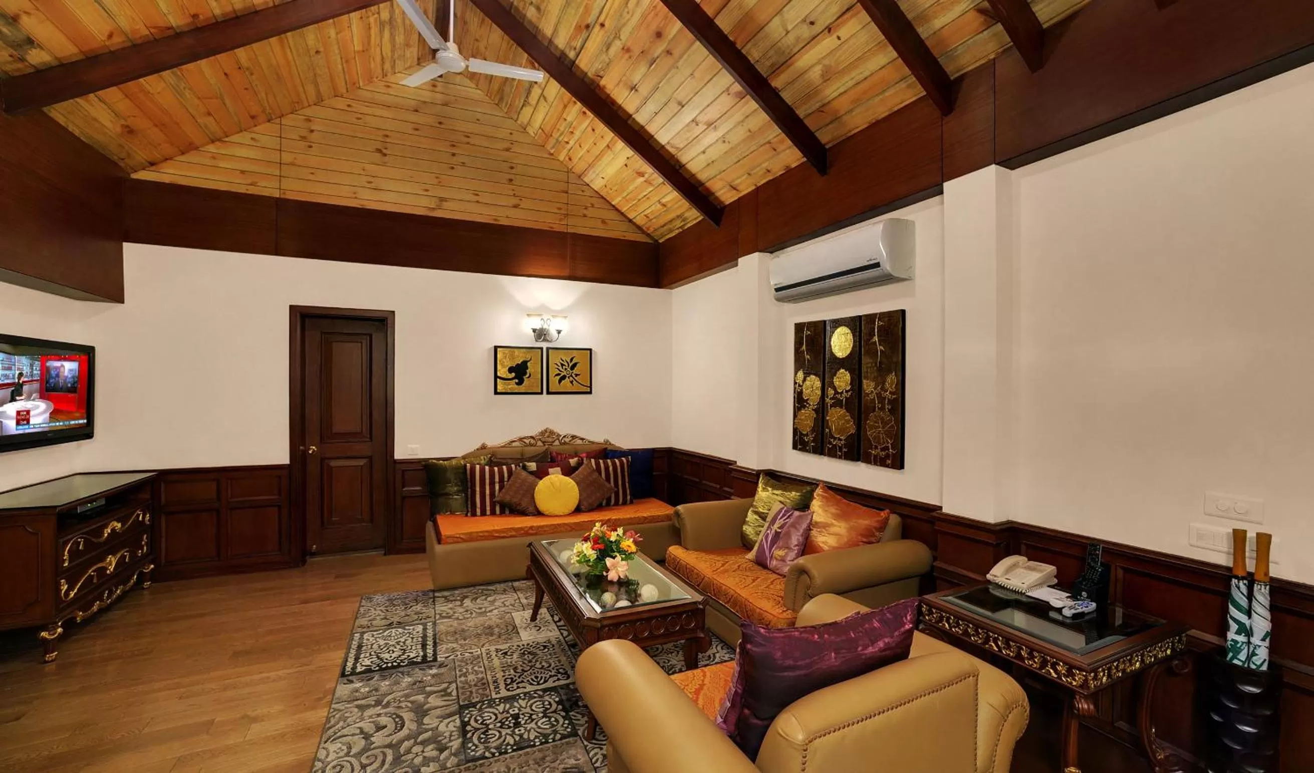 Living room in Mayfair Spa Resort & Casino