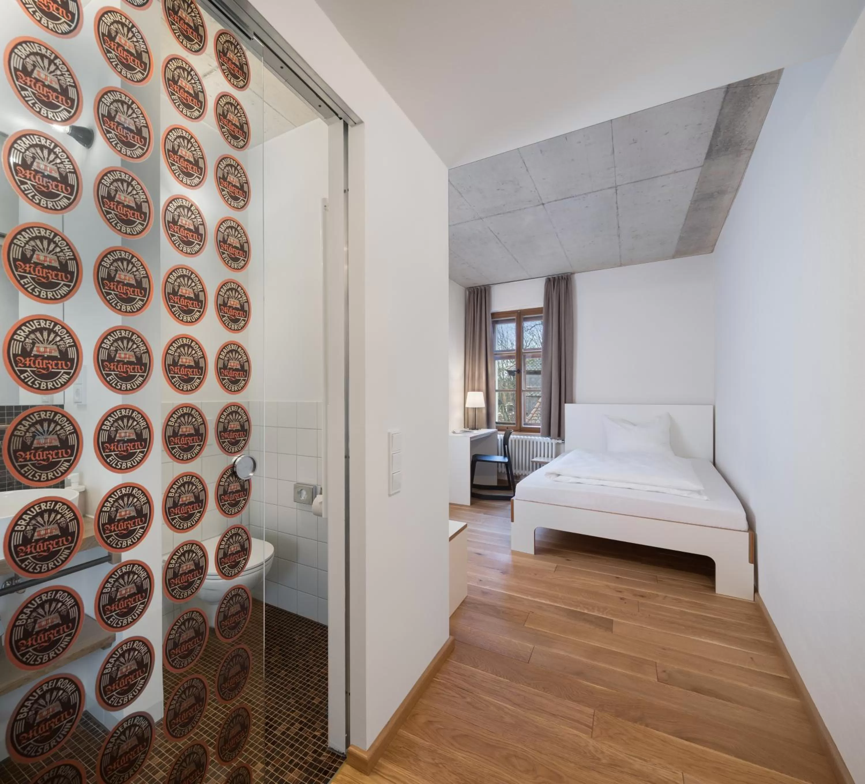 Bathroom, Bed in Hotel Röhrl