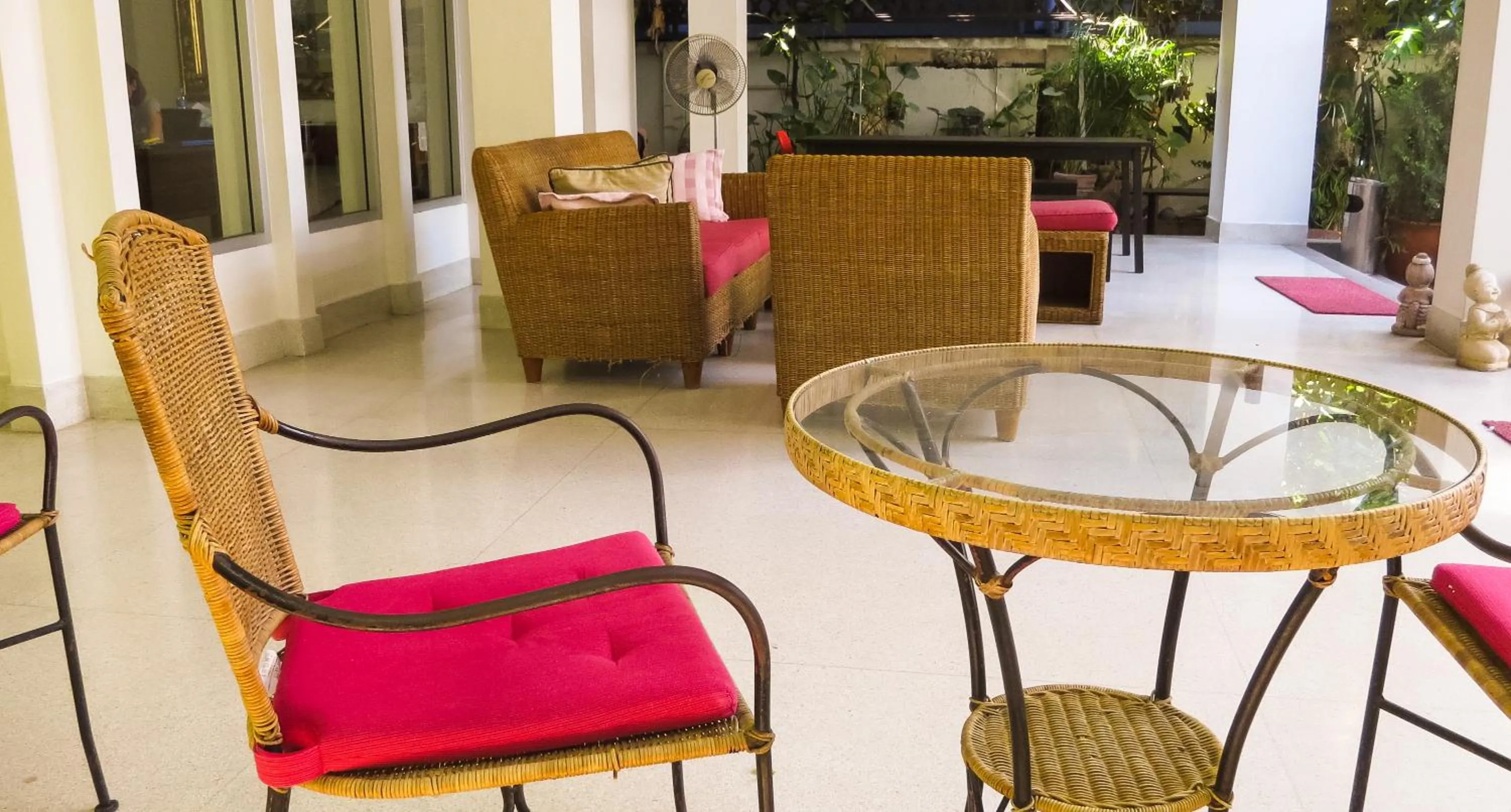 Facade/entrance in Baansilom Soi 3