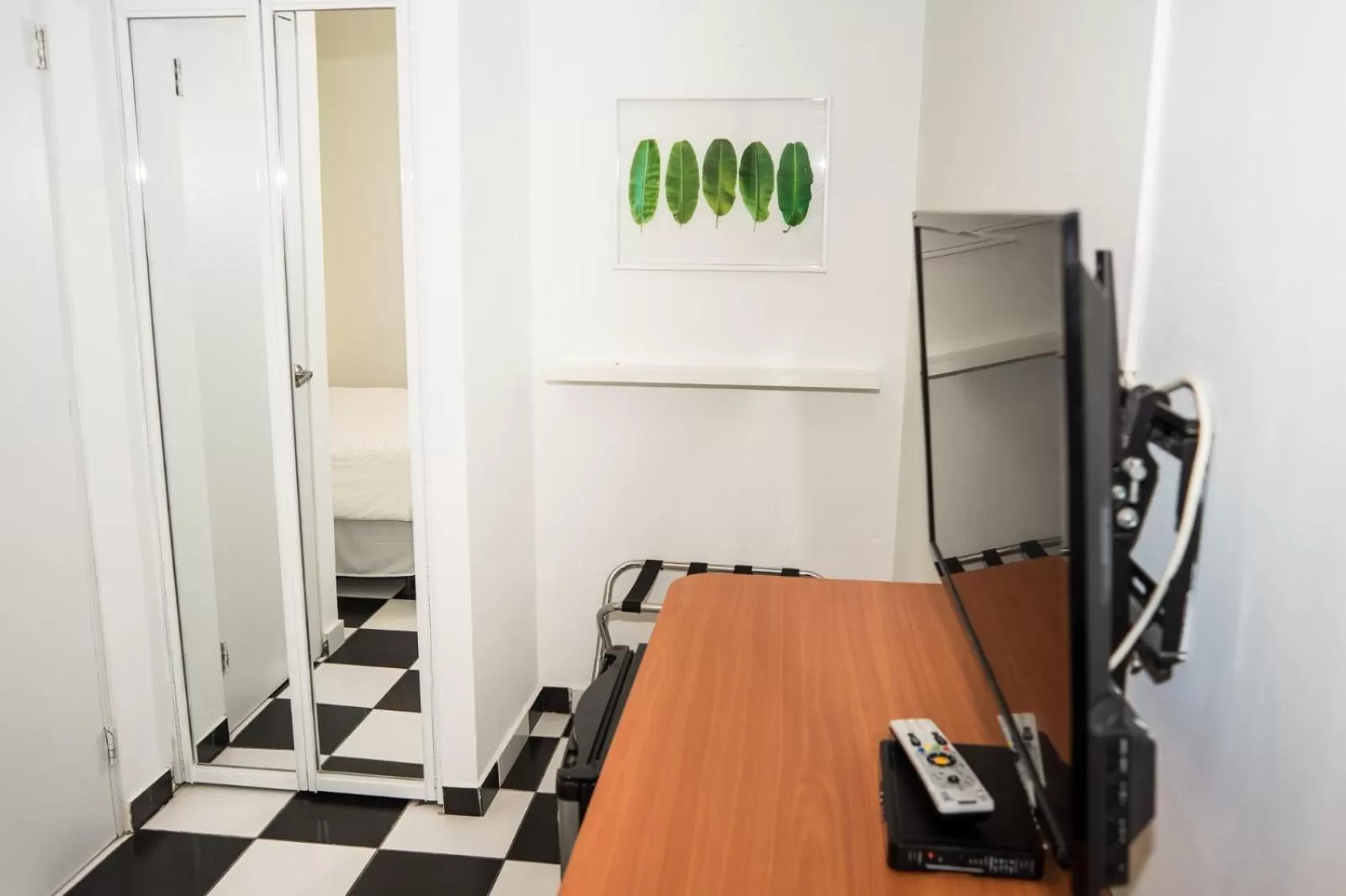 Photo of the whole room in Navona Studios