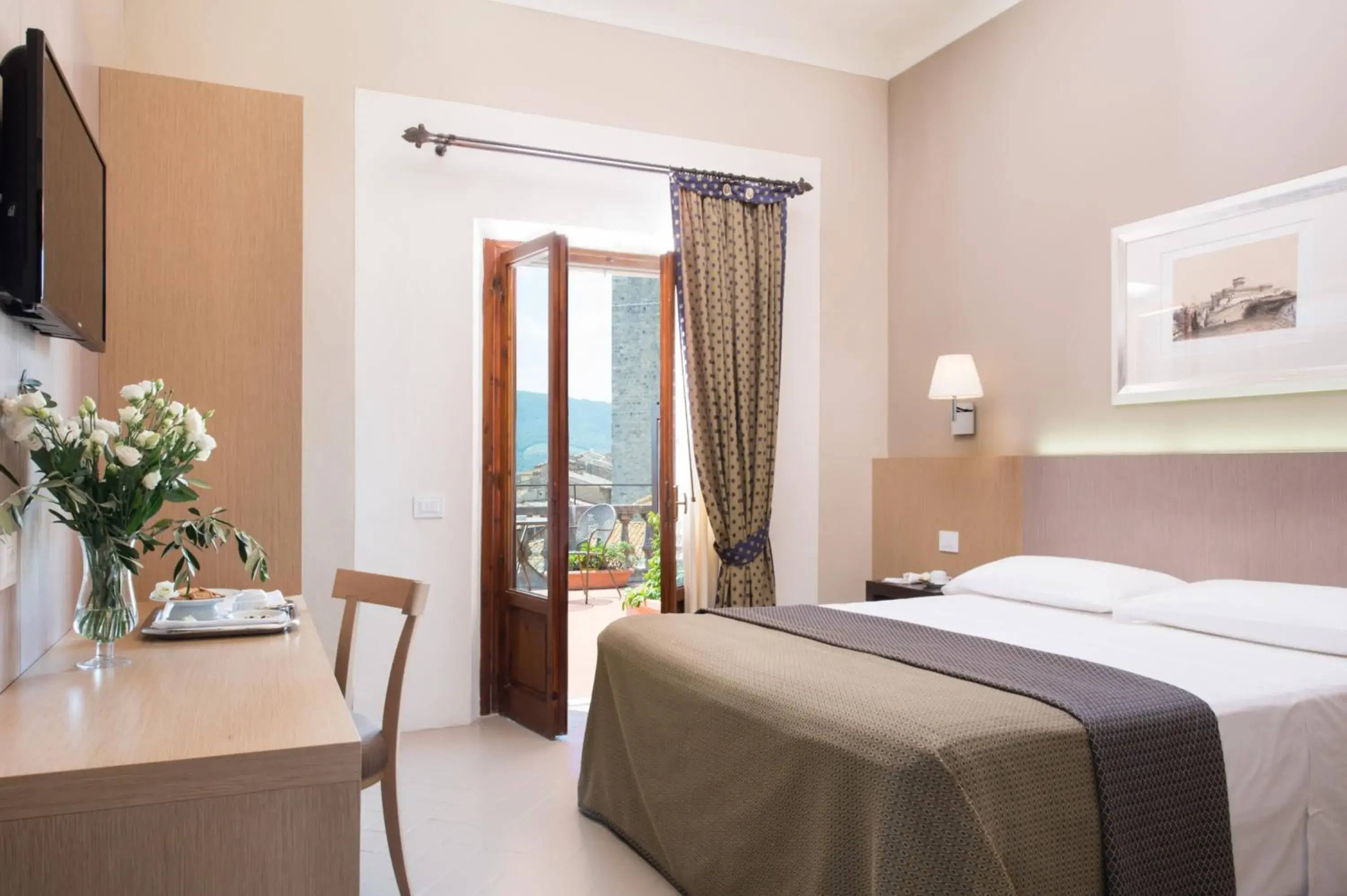 Double or Twin Room with Shared Terrace in Hotel La Cisterna Double or Twin Room with Shared Terrace in Hotel La Cisterna