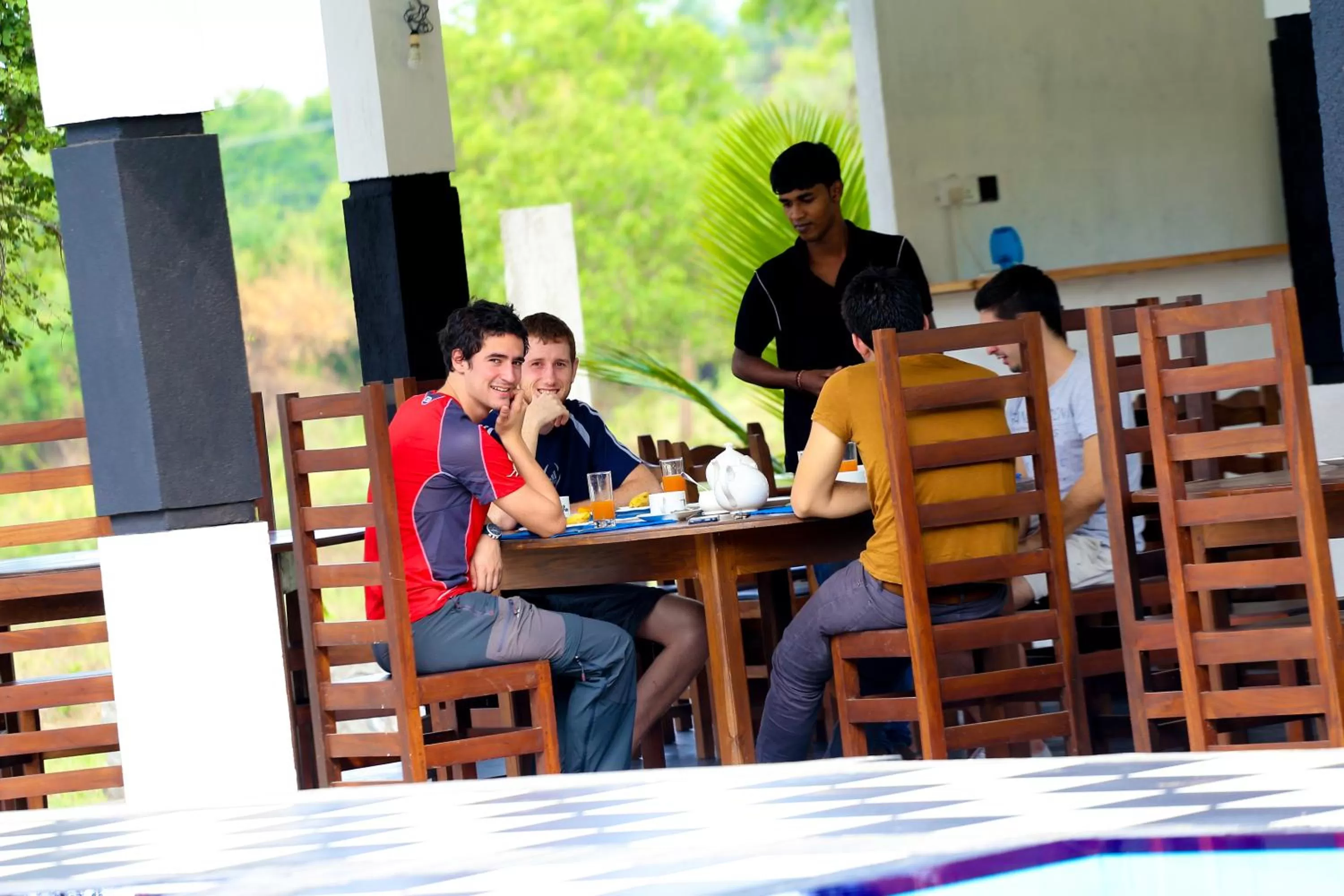 Restaurant/places to eat in Eco Hotel Black & White - Anuradhapura